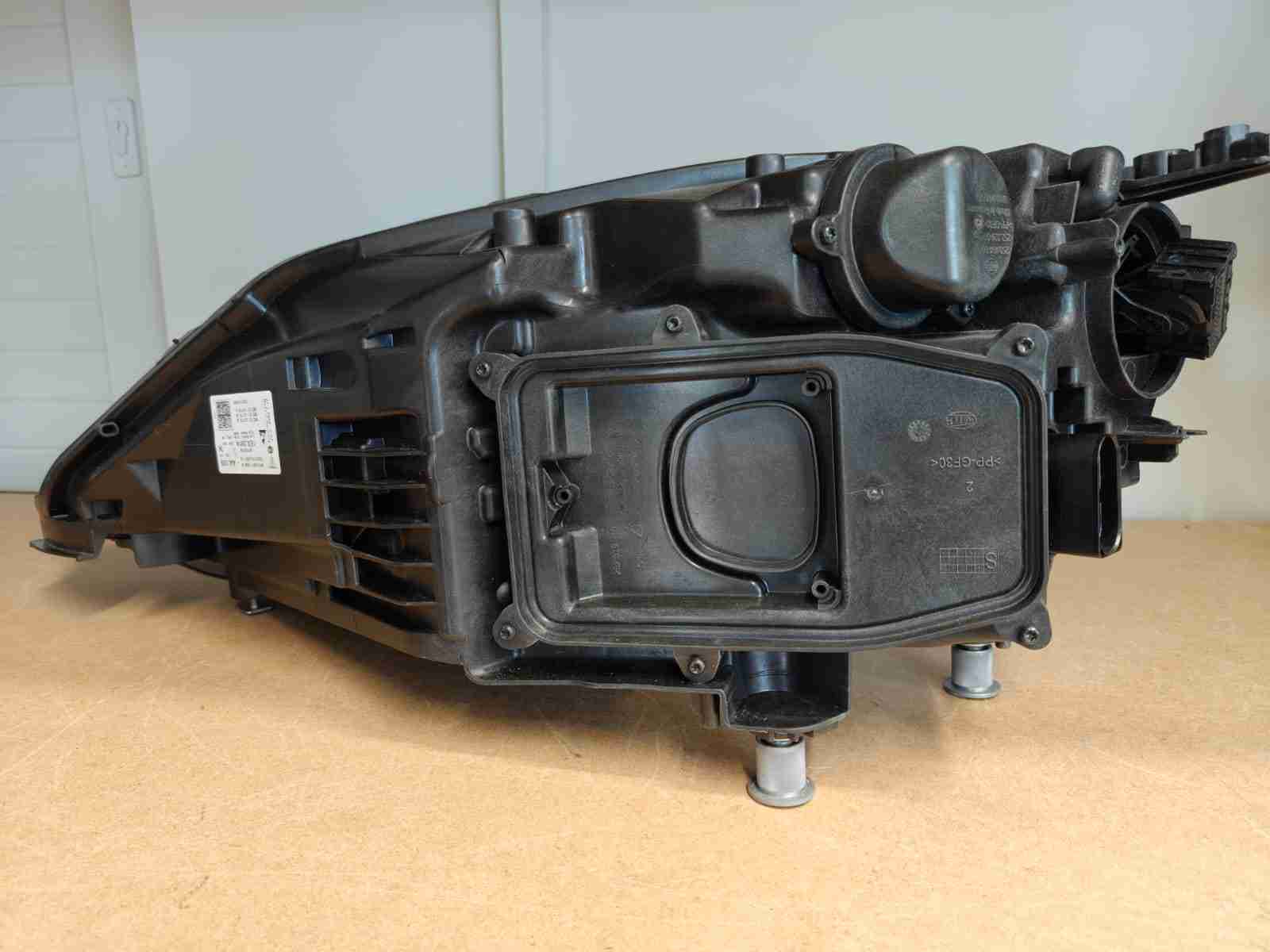 Фара права Porsche Cayenne 030926-201