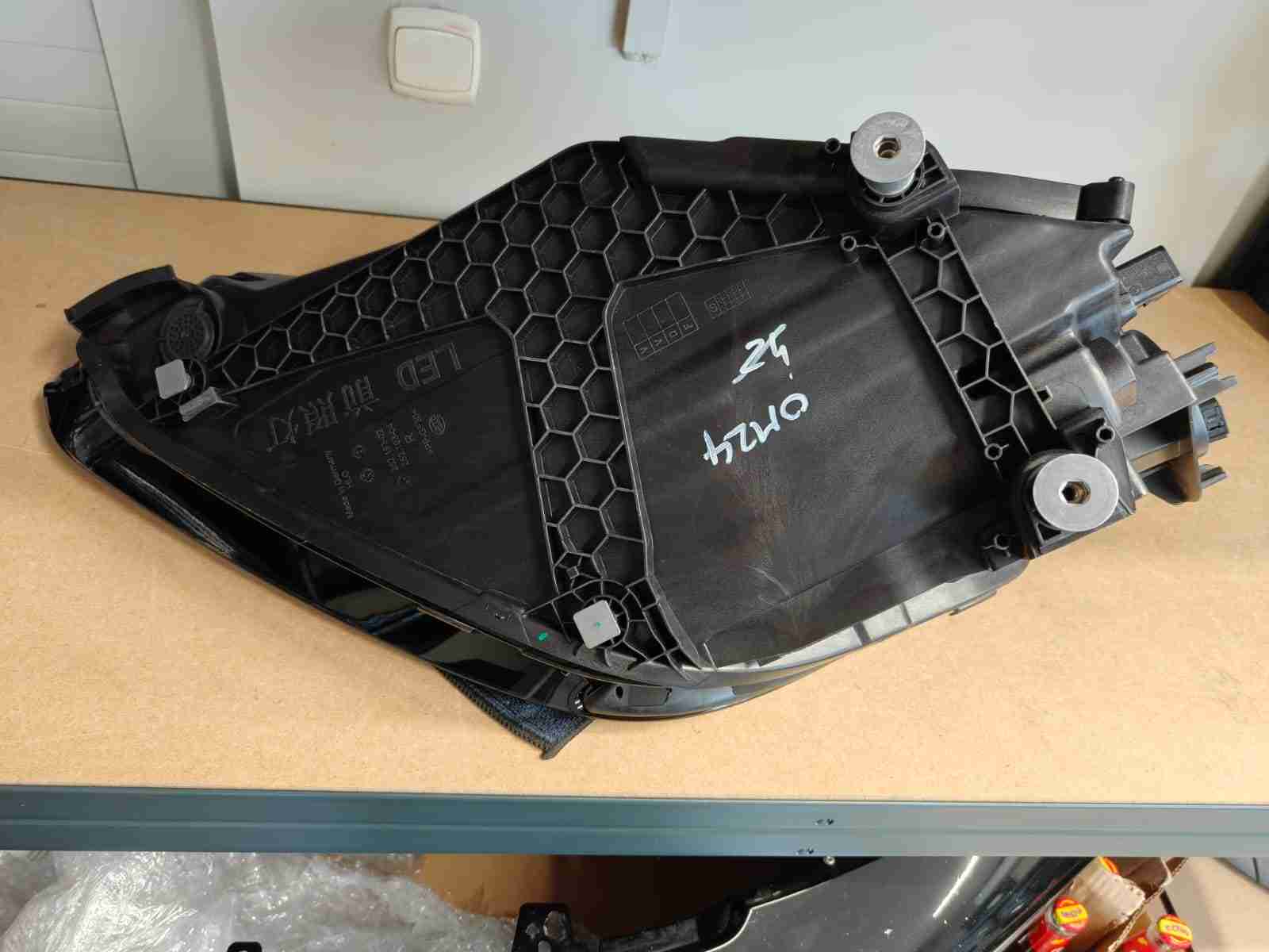 Фара права Porsche Cayenne 030926-201