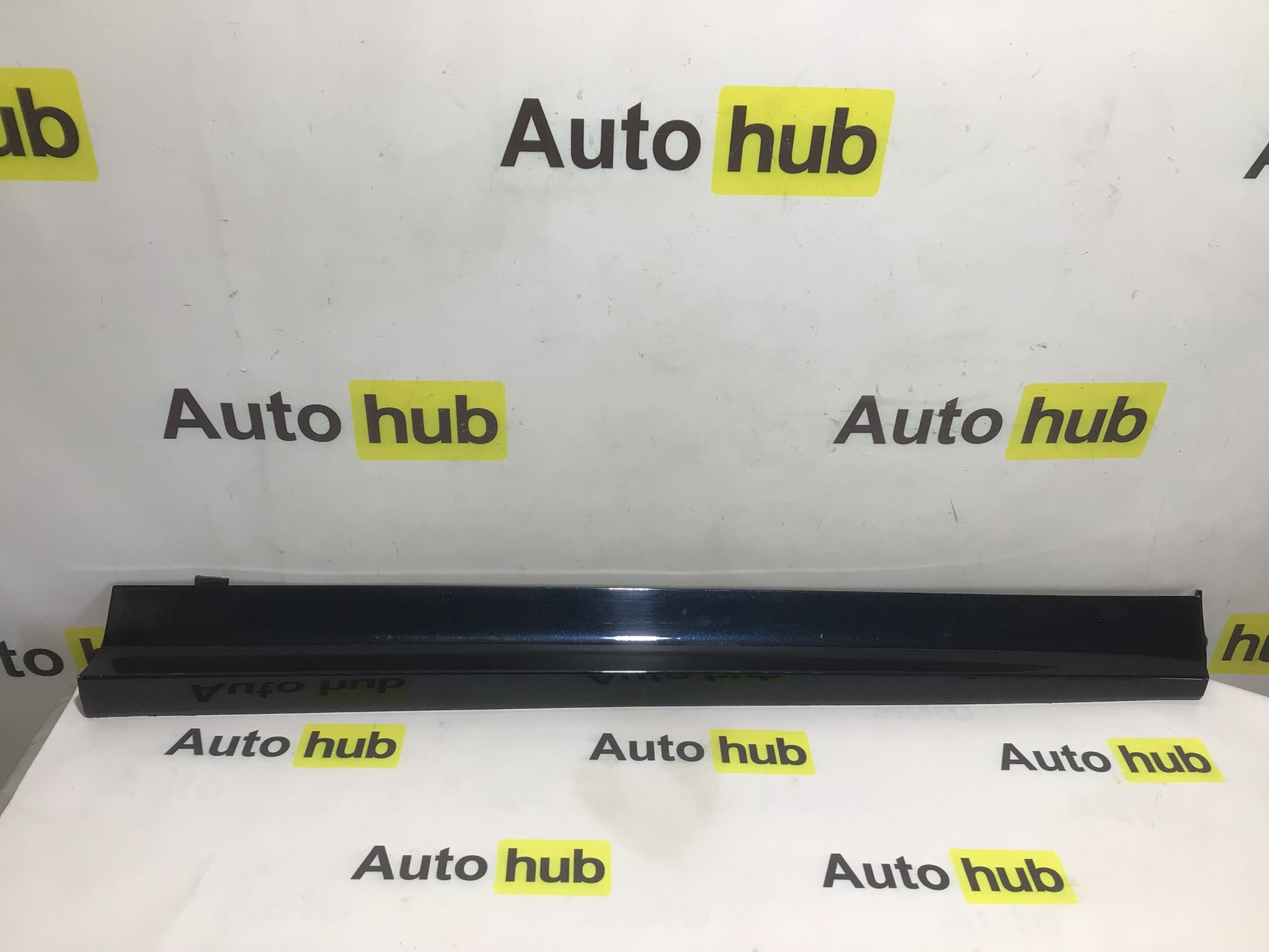 Молдинг двери передней правой Porsche Cayenne 031125-001