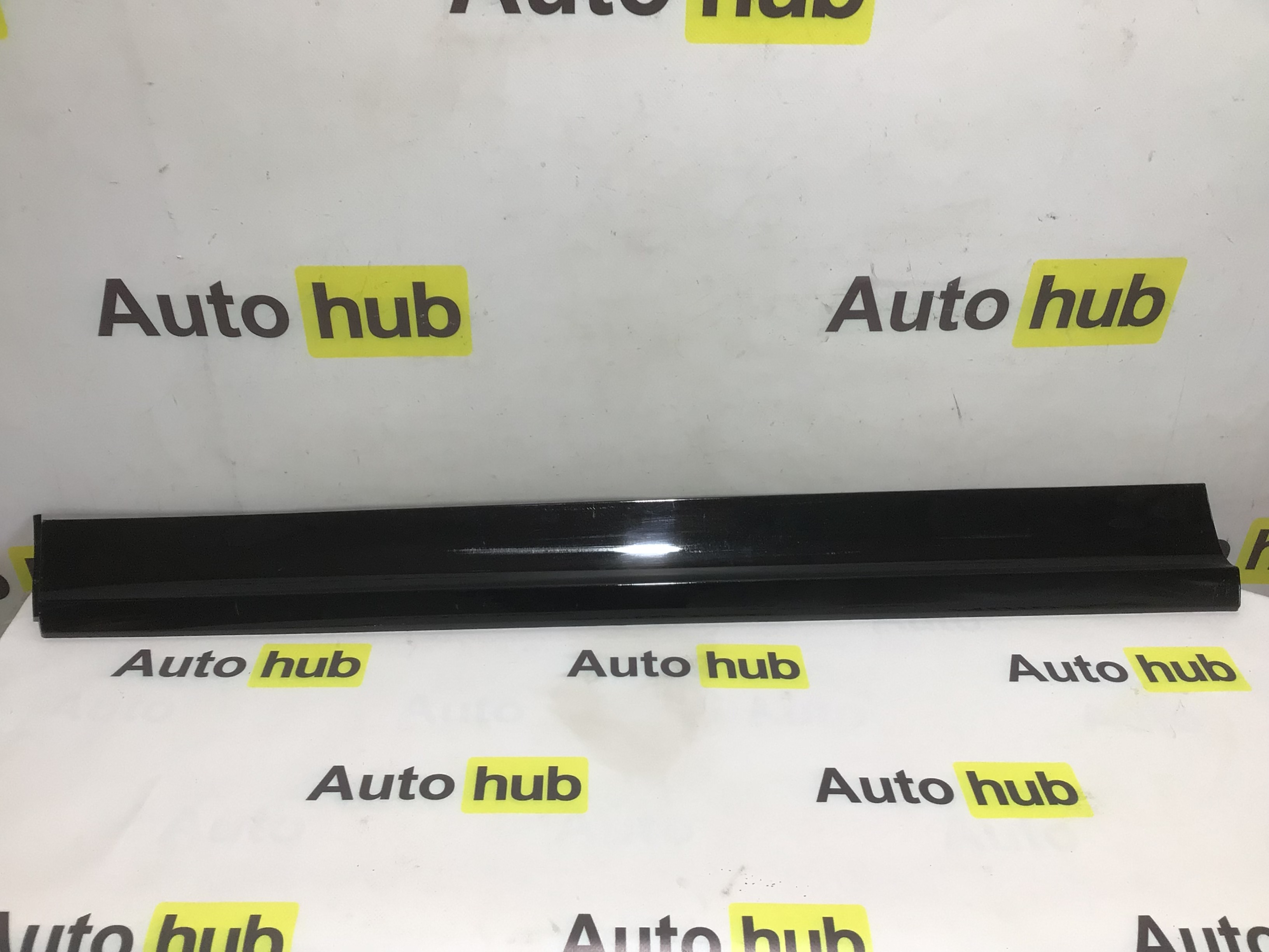 Молдинг двери передней левой Porsche Cayenne 031125-002