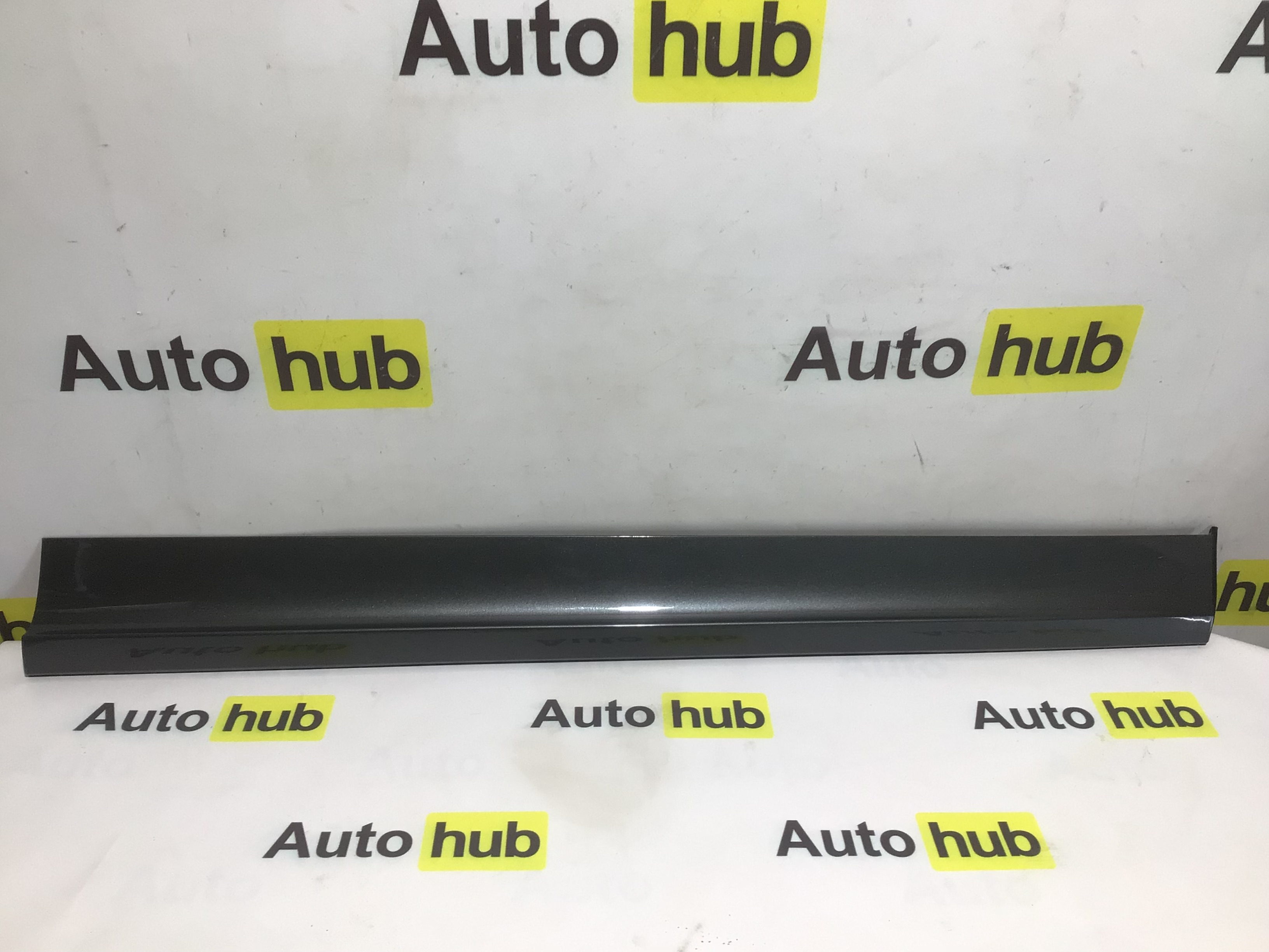 Молдинг двери передней правой Porsche Cayenne 031125-003