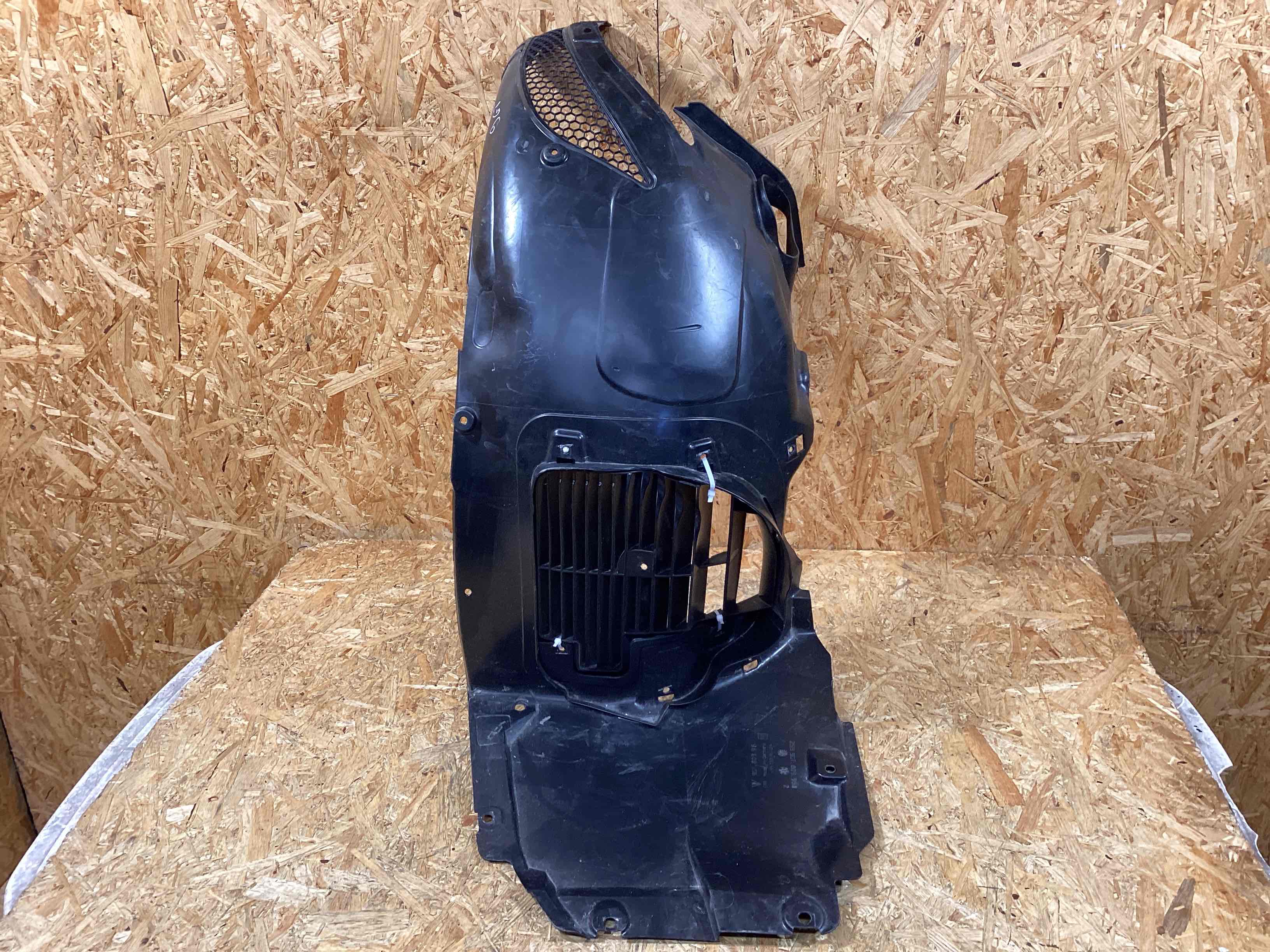 Защита арок передняя правая (подкрылок) Porsche Cayman GT4 031125-106