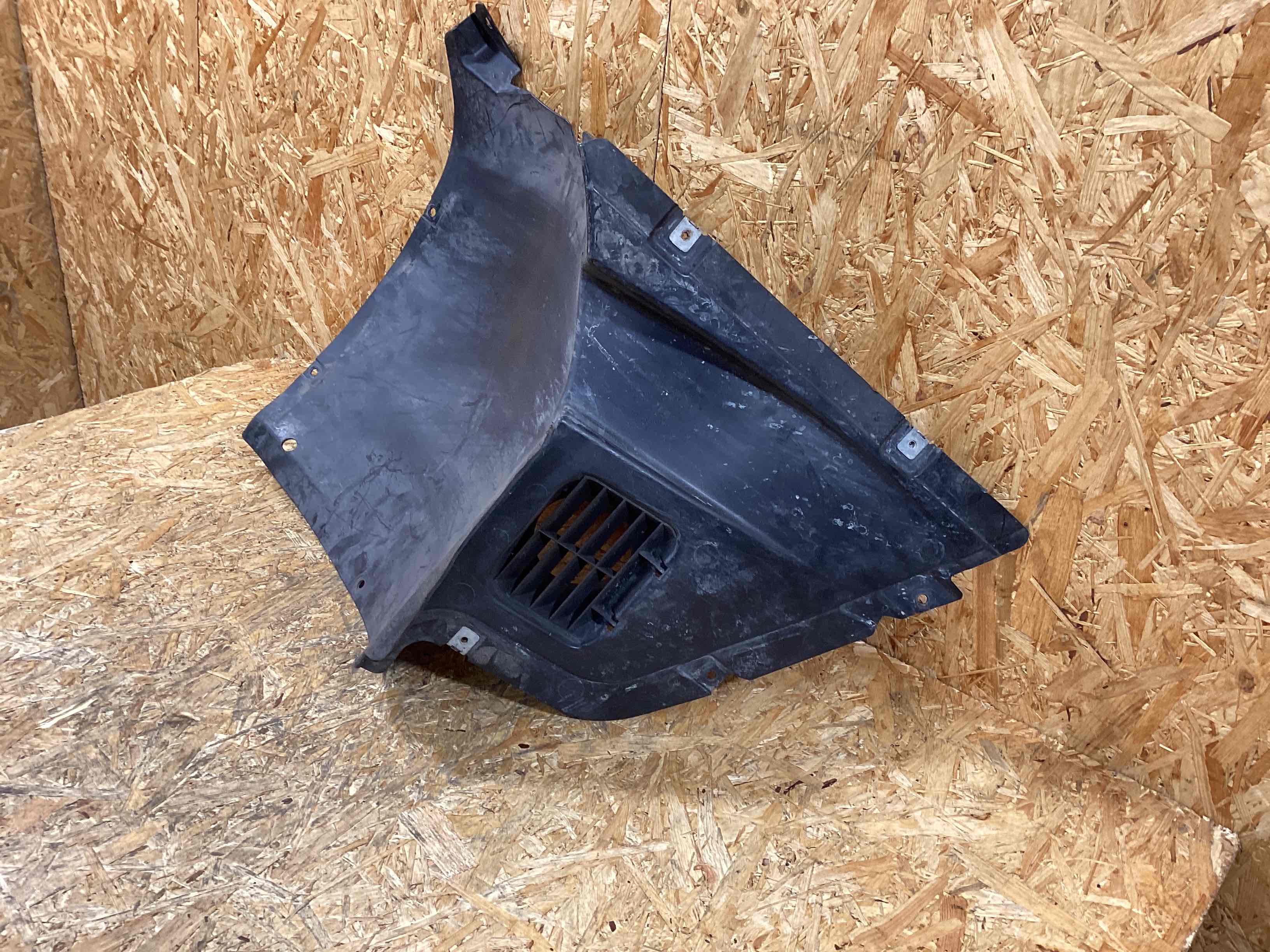 Защита арок передняя правая (подкрылок) Porsche Panamera 031125-107