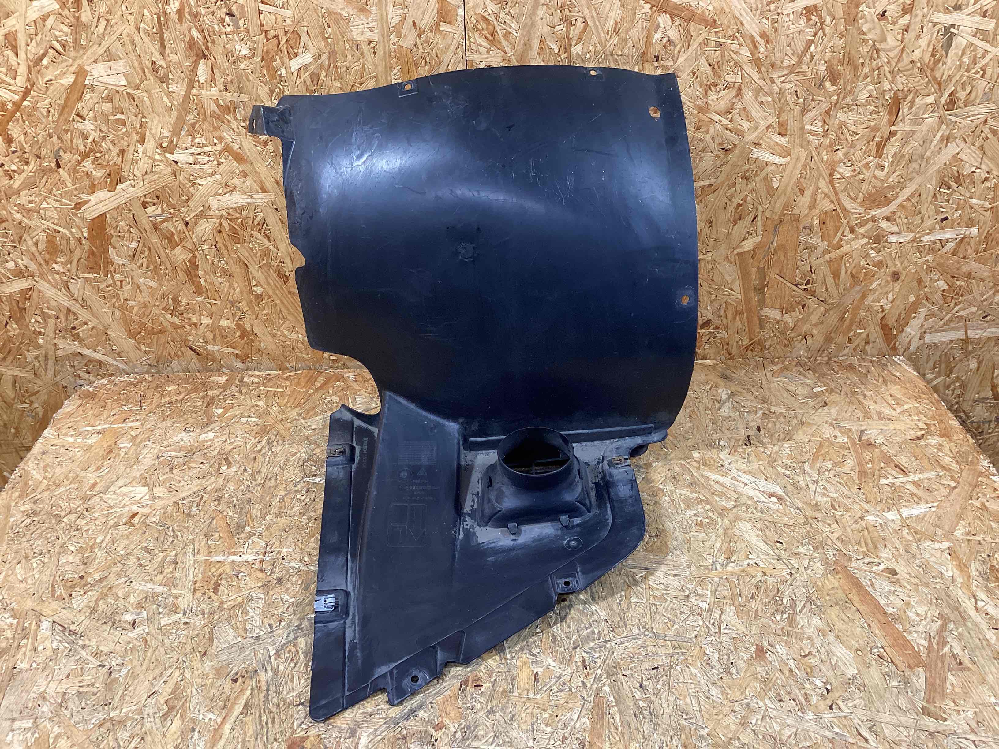 Защита арок передняя правая (подкрылок) Porsche Panamera 031125-107