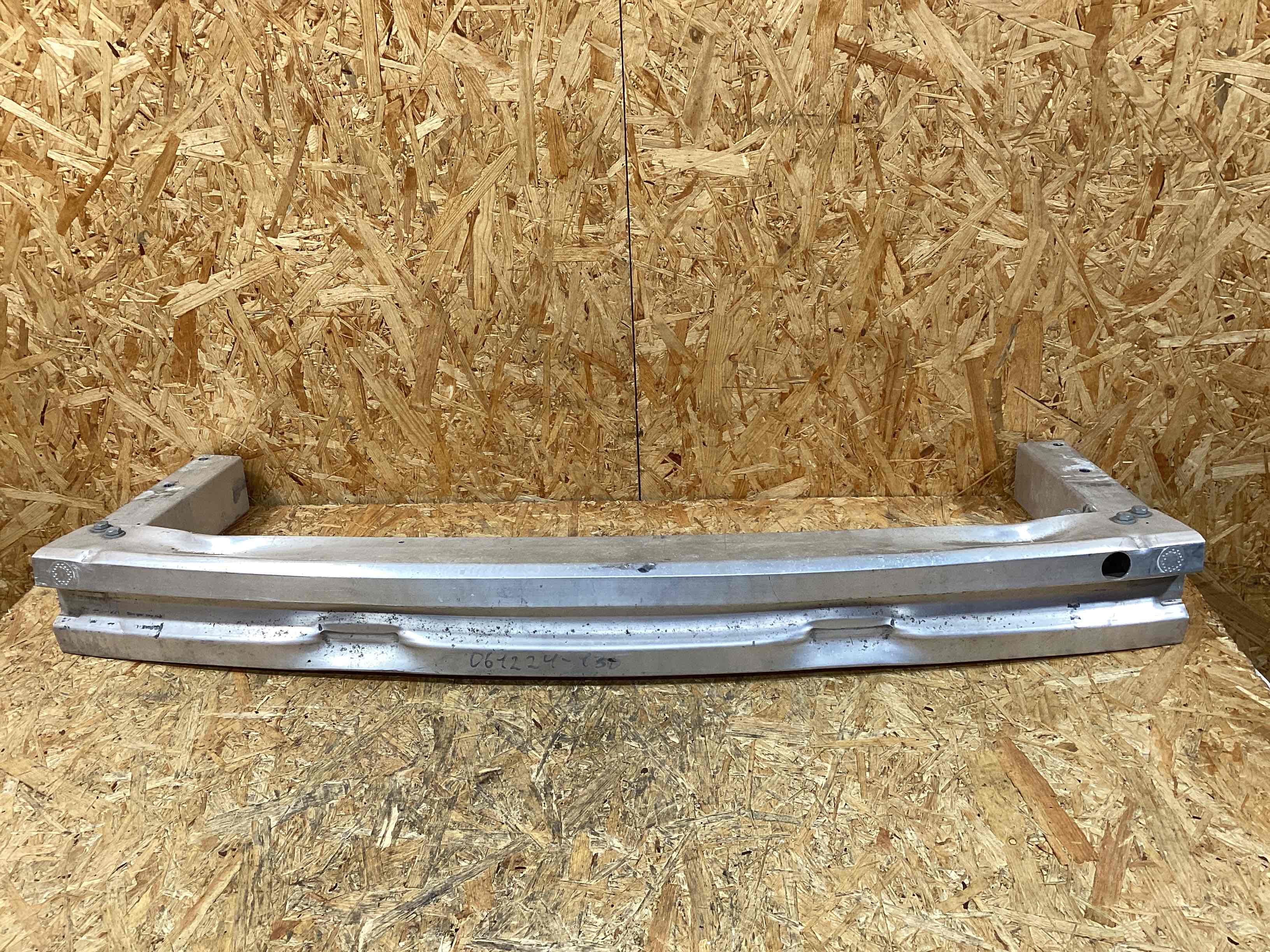 Усилитель бампера заднего Porsche Macan 031125-111