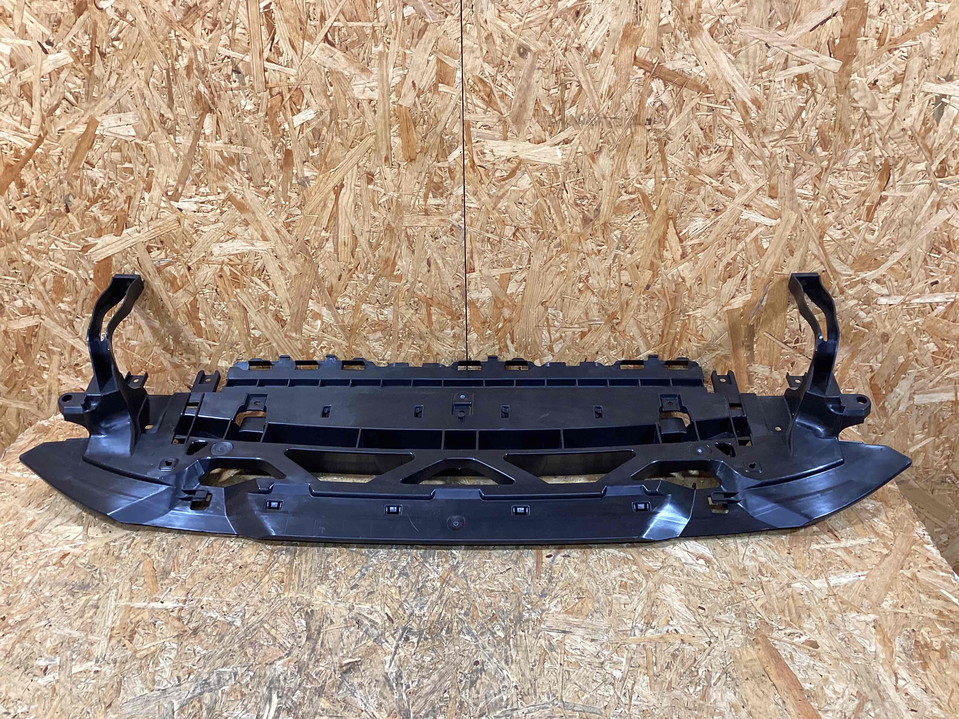 Передняя панель крепления облицовки (телевизор) Porsche Macan 031125-113