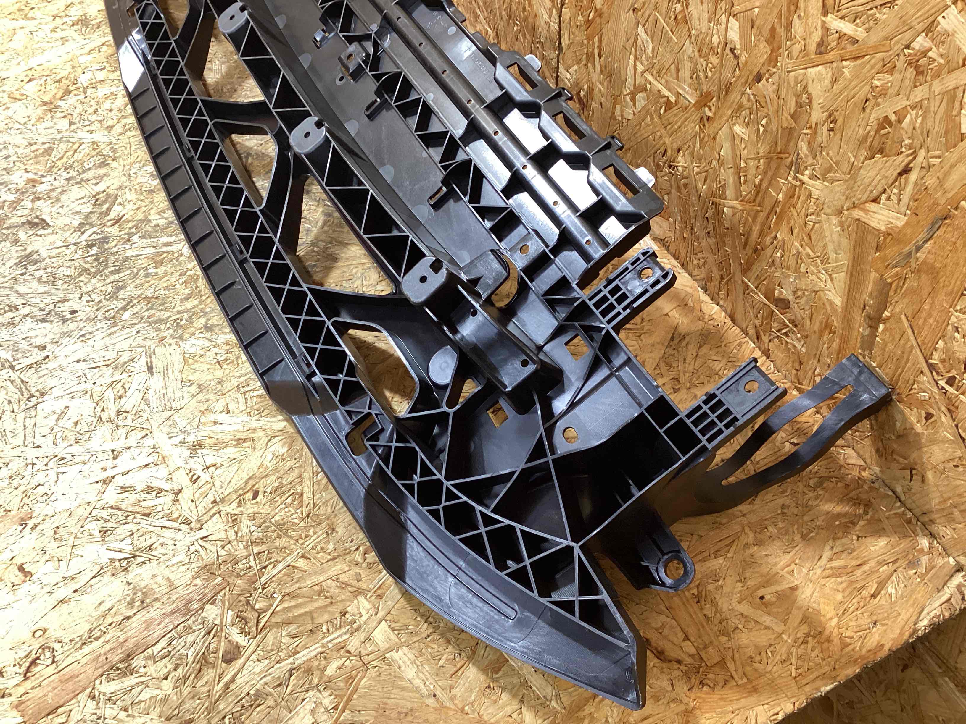 Передняя панель крепления облицовки (телевизор) Porsche Macan 031125-114