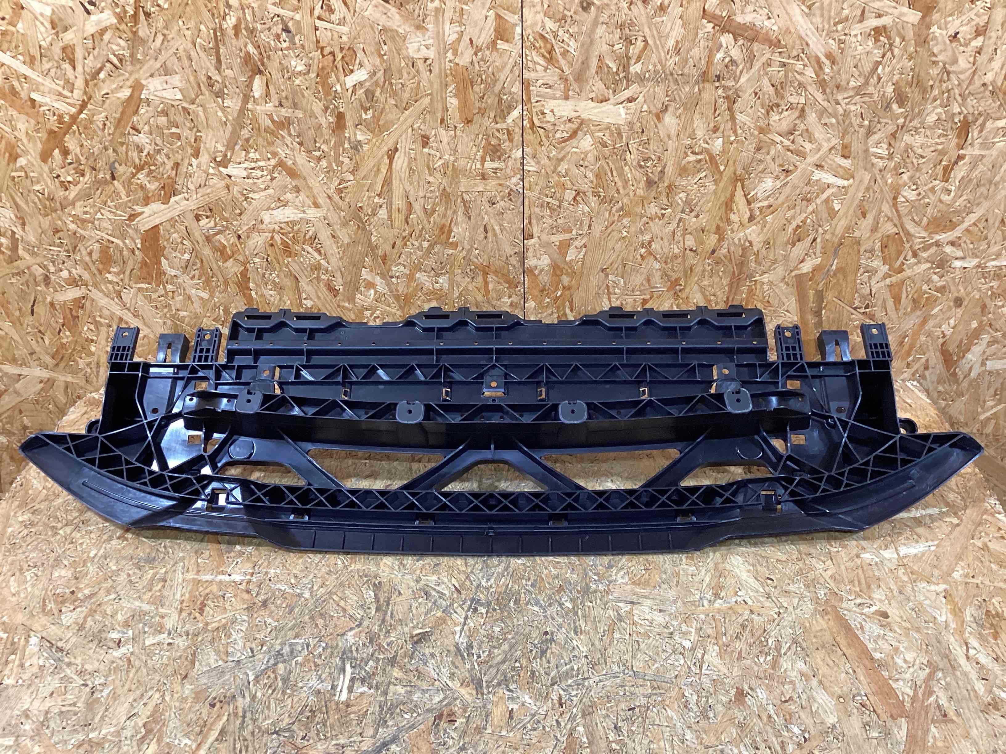 Передняя панель крепления облицовки (телевизор) Porsche Macan 031125-114