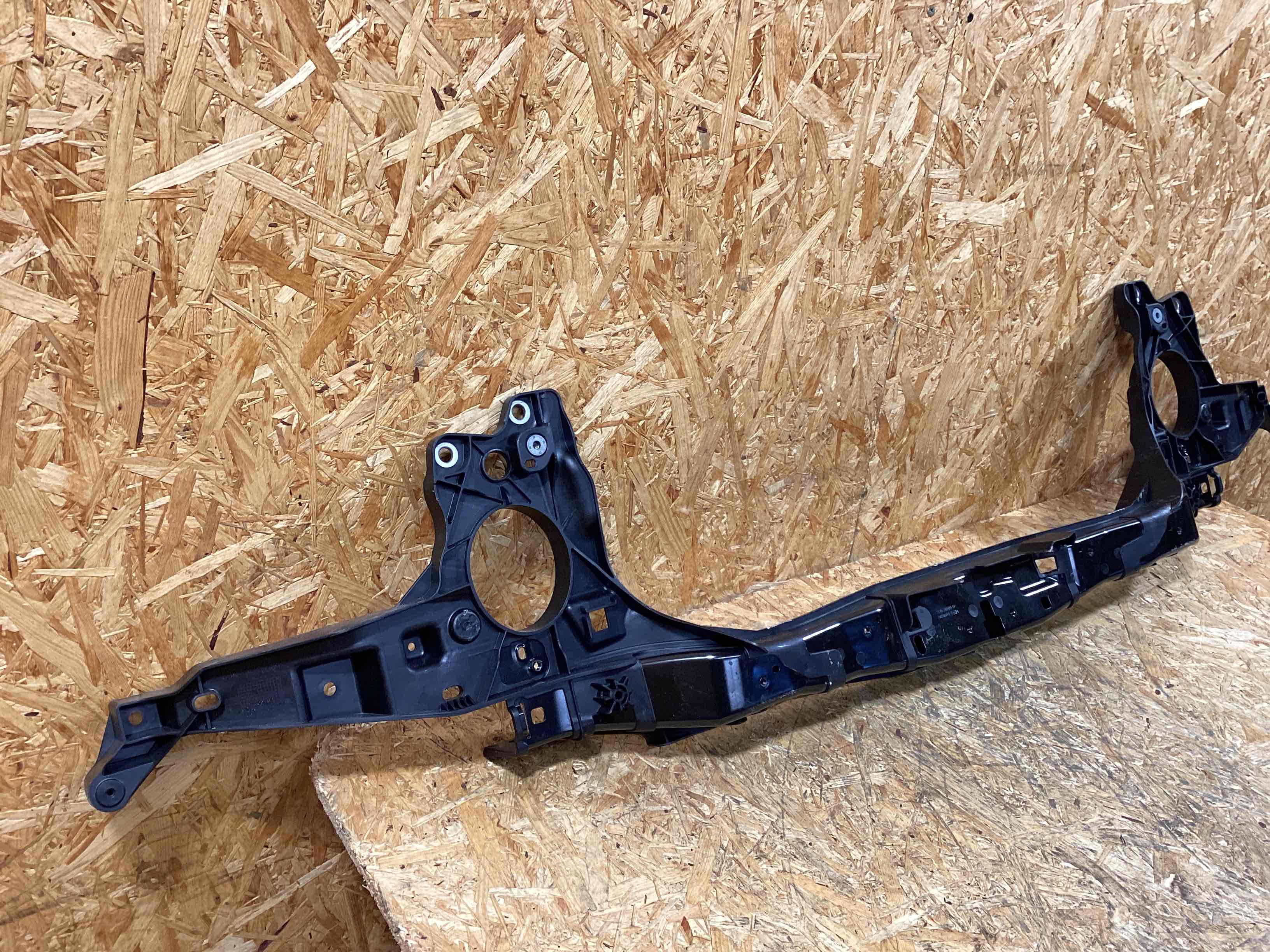 Передняя панель крепления облицовки (телевизор) Porsche Cayenne 031125-120