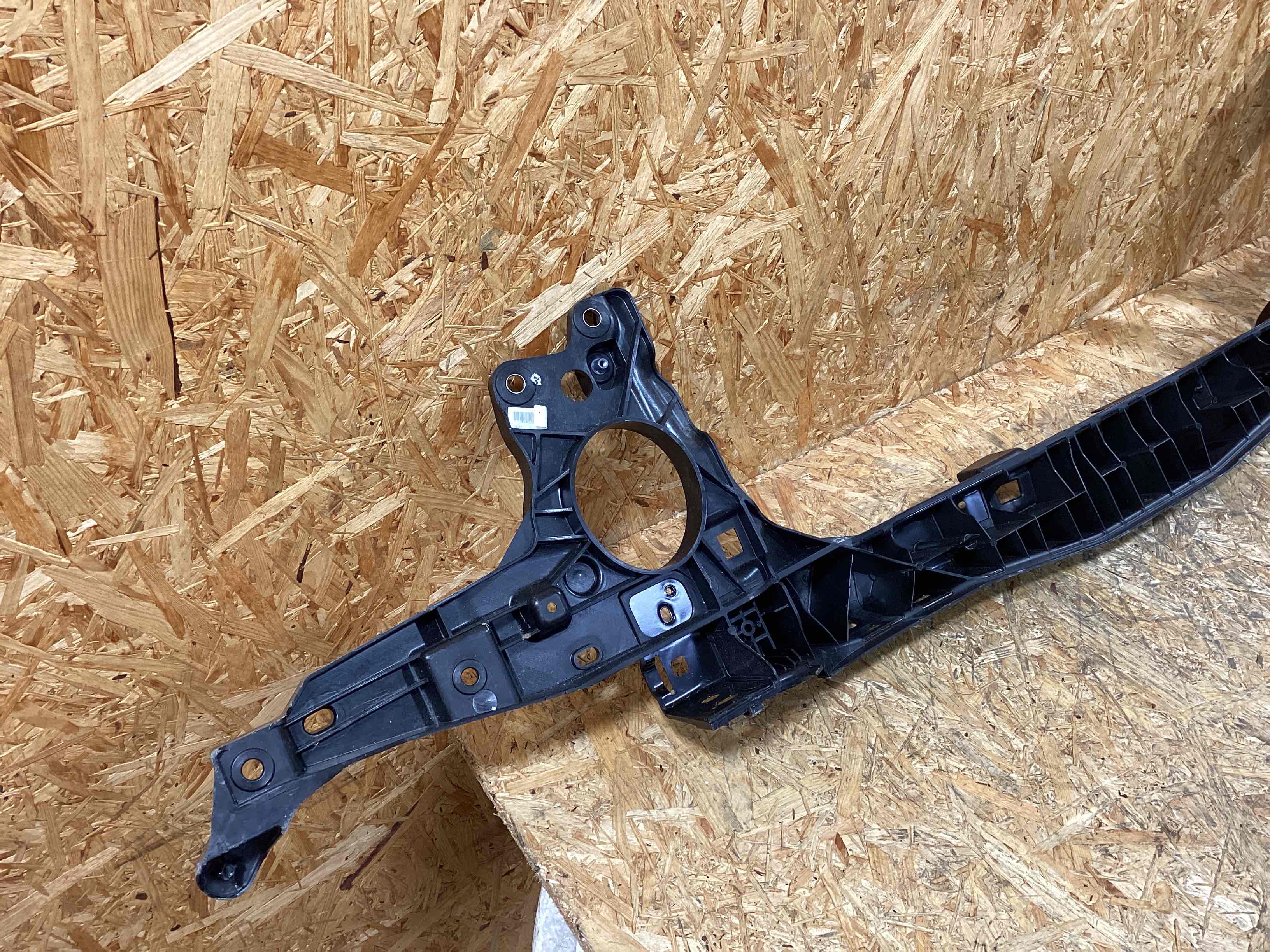 Передняя панель крепления облицовки (телевизор) Porsche Cayenne 031125-120