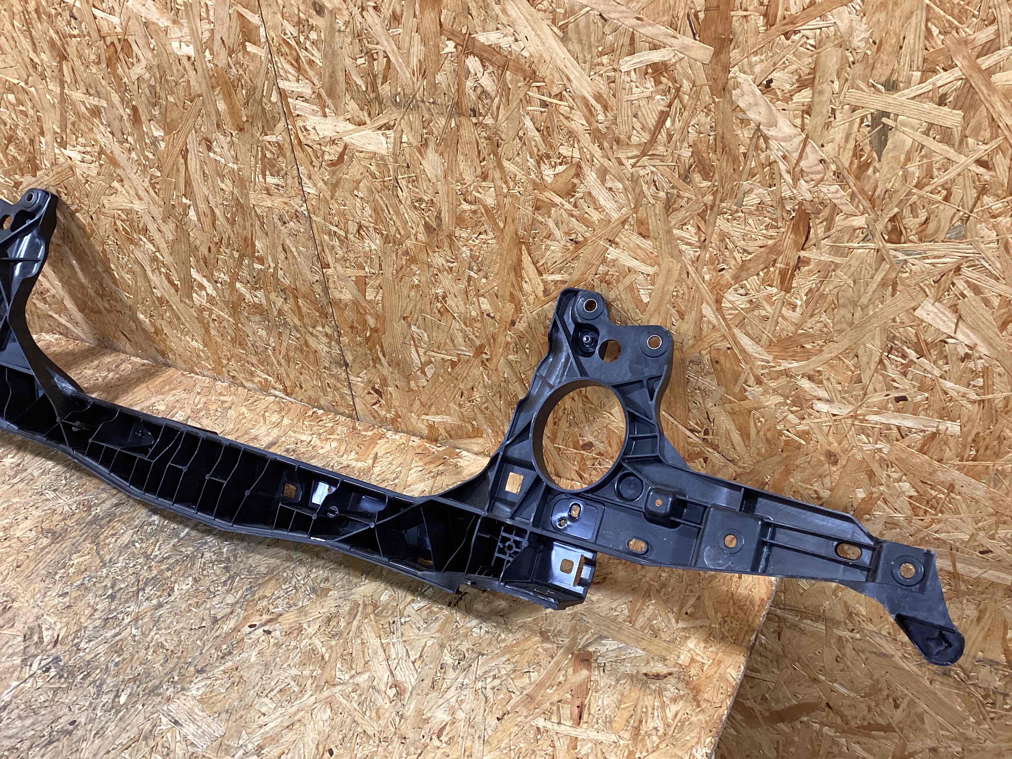 Передняя панель крепления облицовки (телевизор) Porsche Cayenne 031125-120