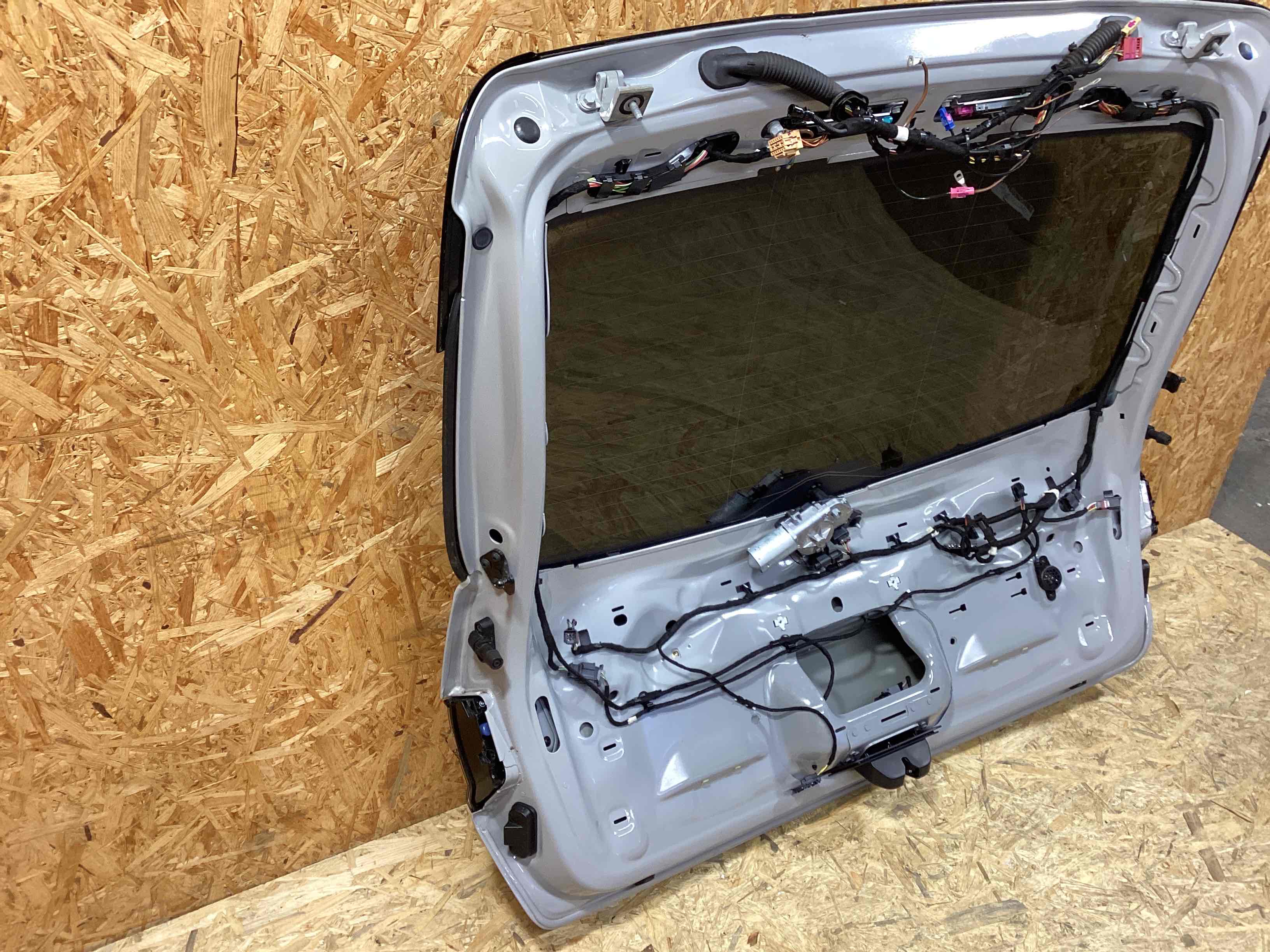 Крышка багажника, дверь багажника Porsche Macan 040226-101