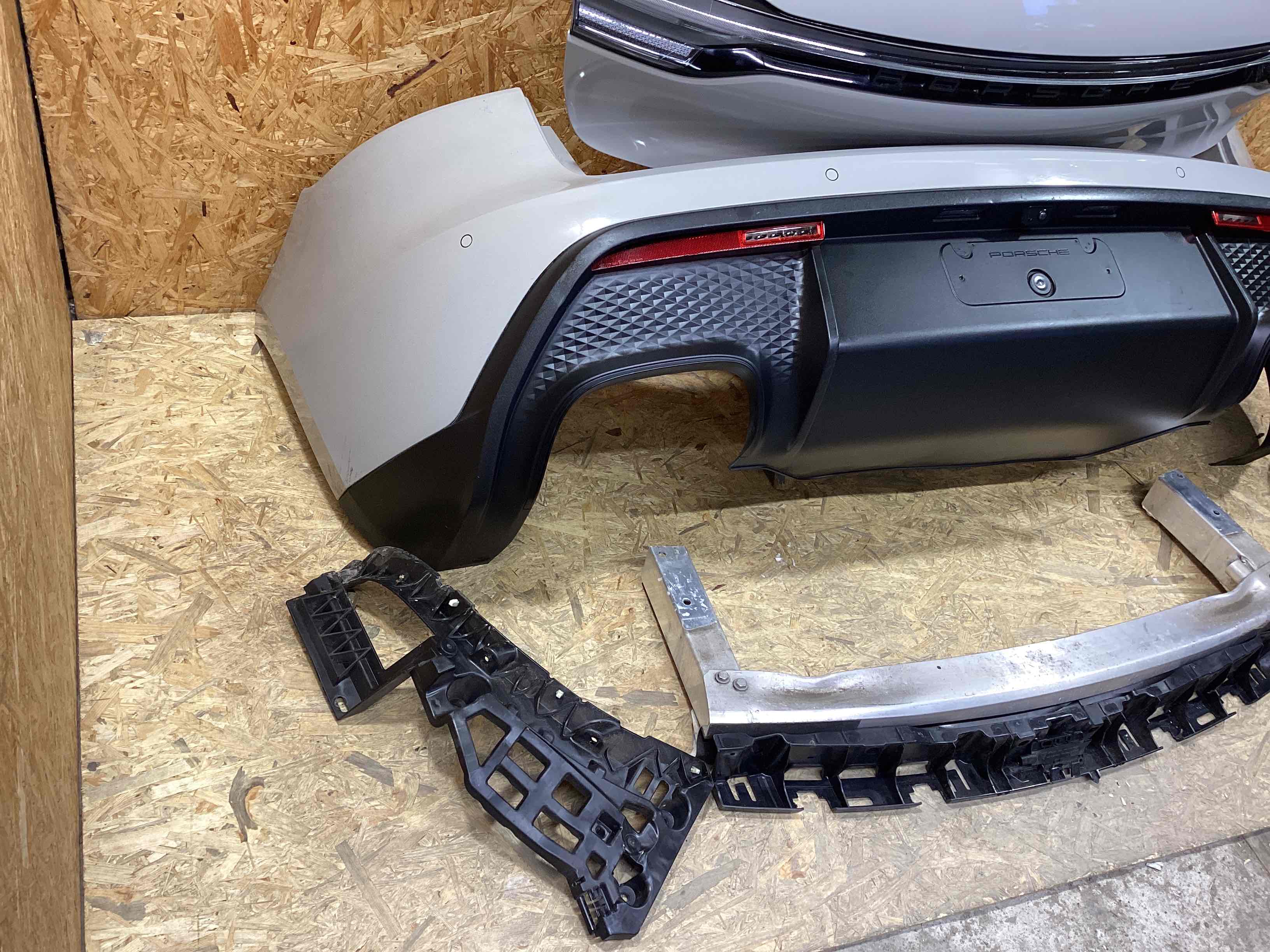 Крышка багажника, дверь багажника Porsche Macan 040226-101