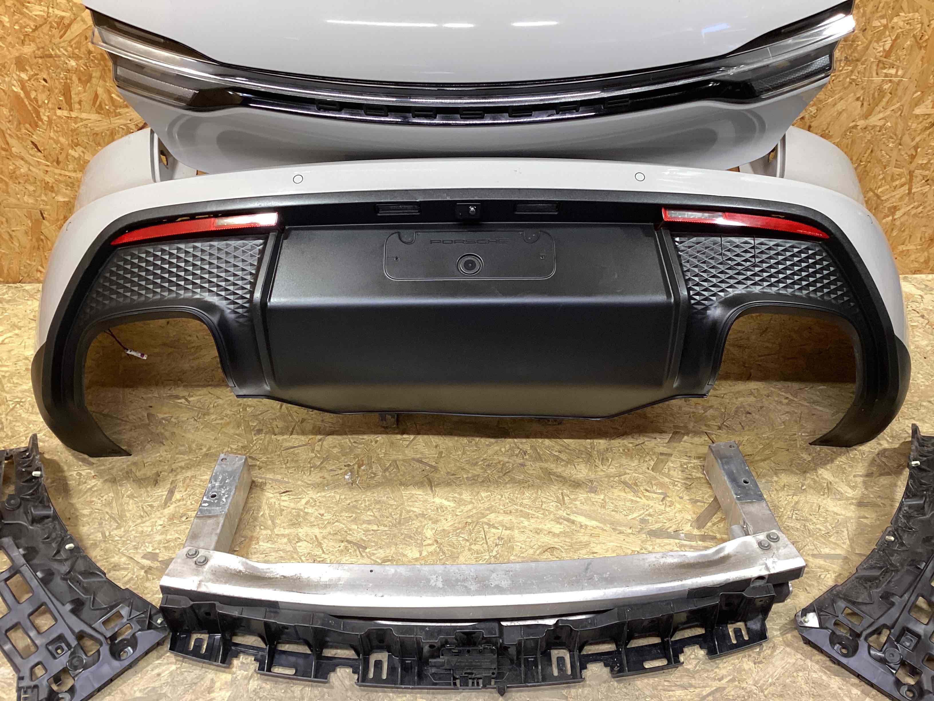 Крышка багажника, дверь багажника Porsche Macan 040226-101