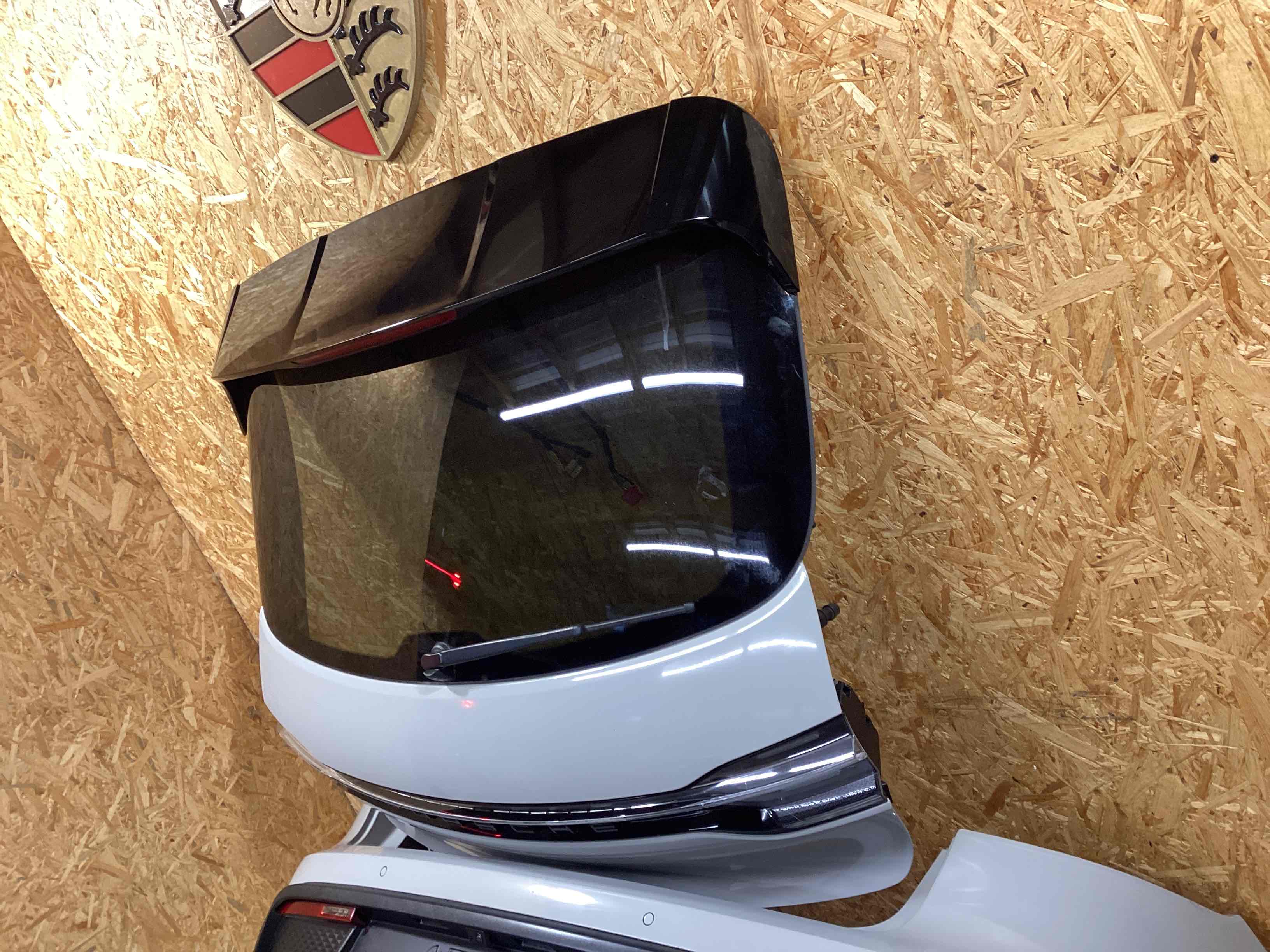 Крышка багажника, дверь багажника Porsche Macan 040226-101