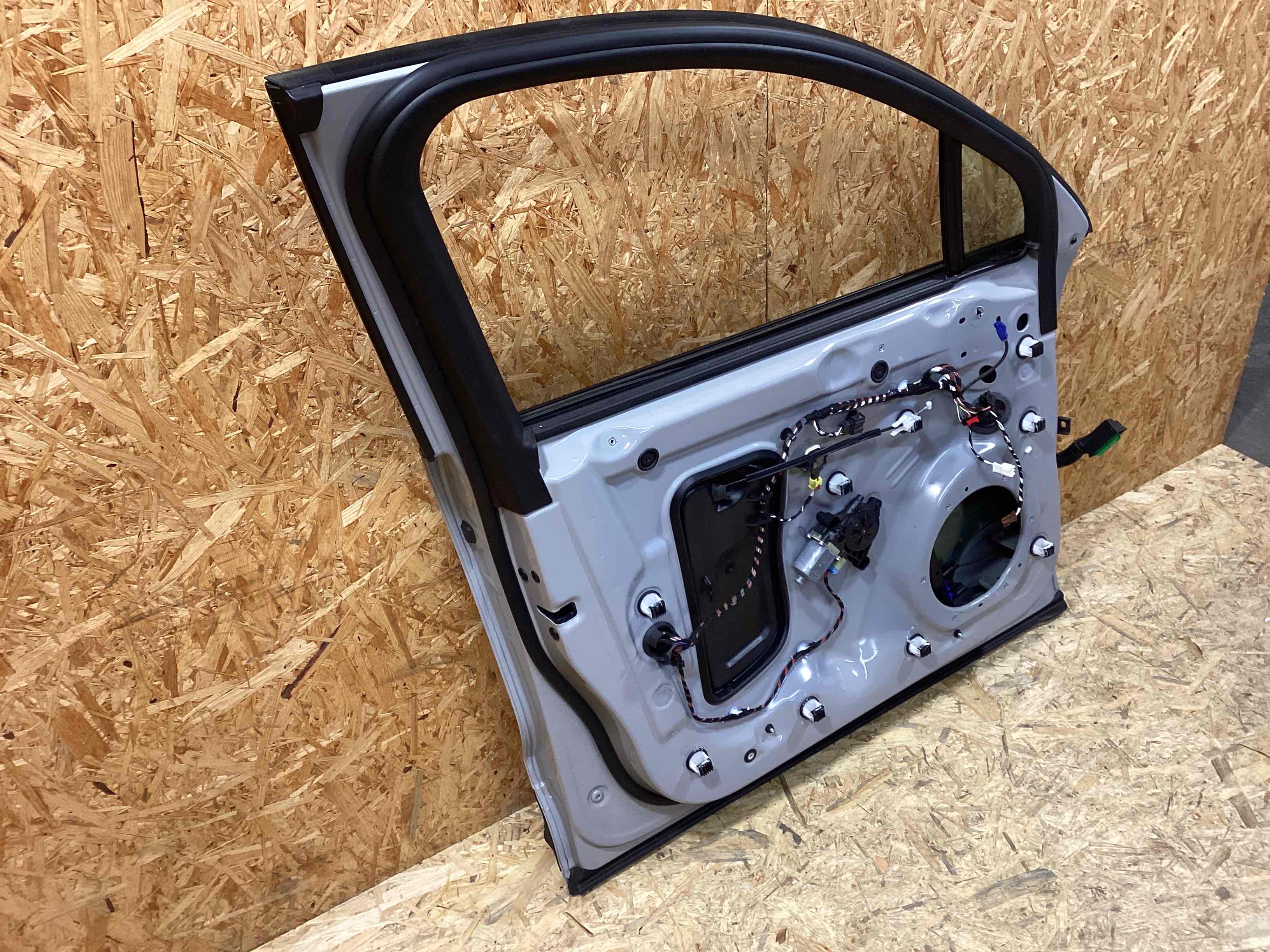 Дверь передняя левая Porsche Macan 040226-102