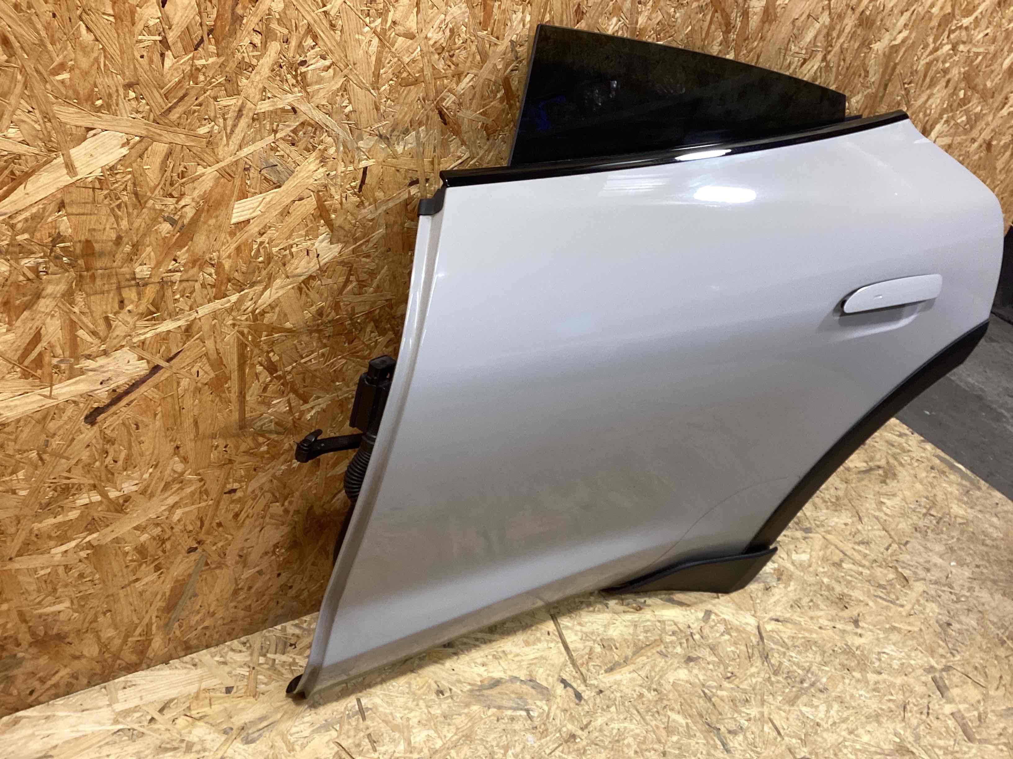 Дверь задняя левая Porsche Taycan 040226-103