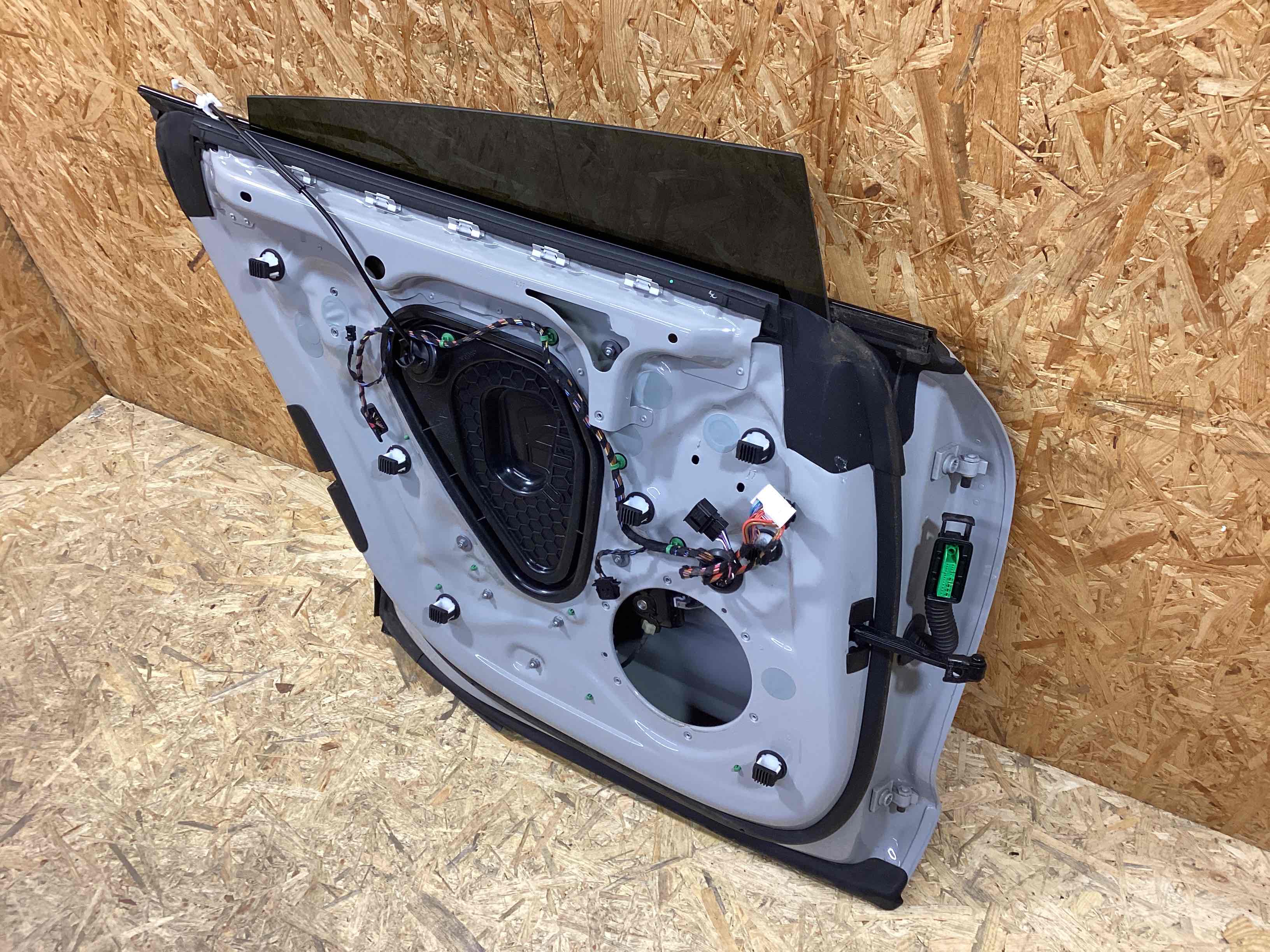 Дверь задняя левая Porsche Taycan 040226-103