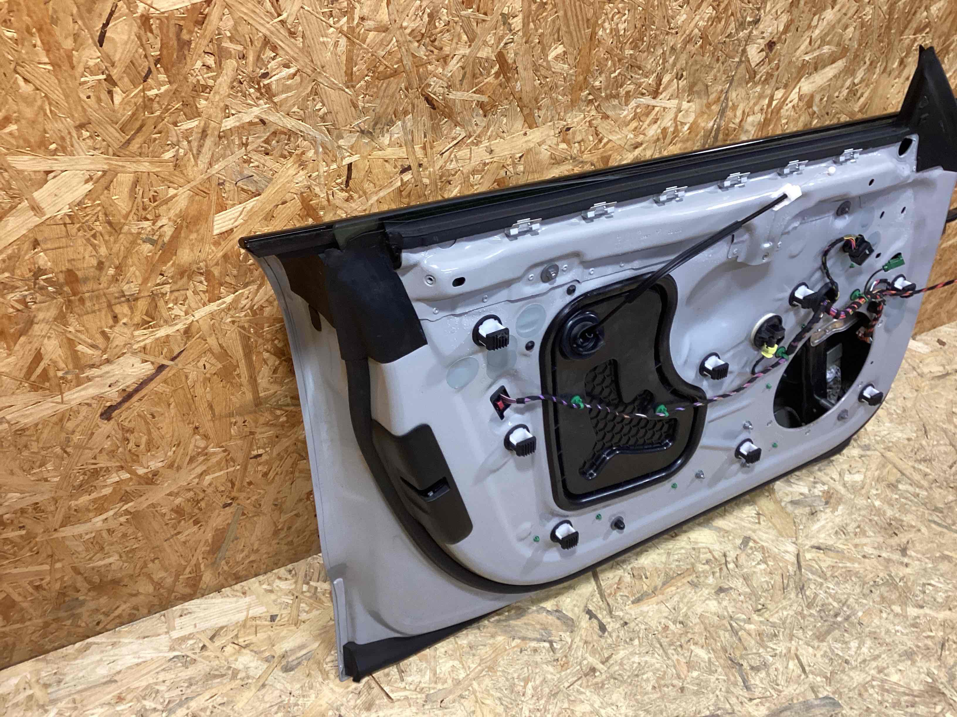 Дверь передняя левая Porsche Taycan 040226-104