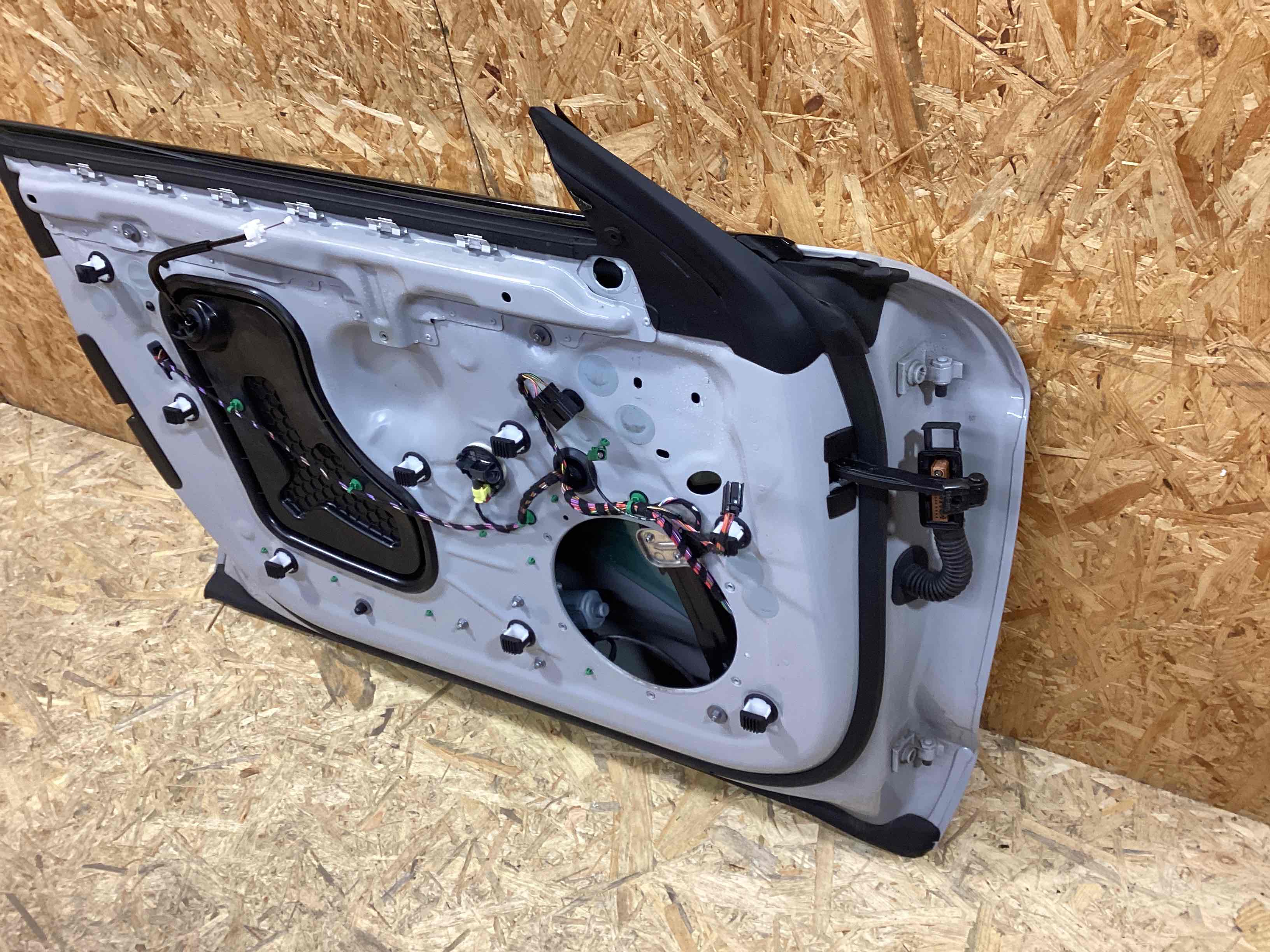 Дверь передняя левая Porsche Taycan 040226-104