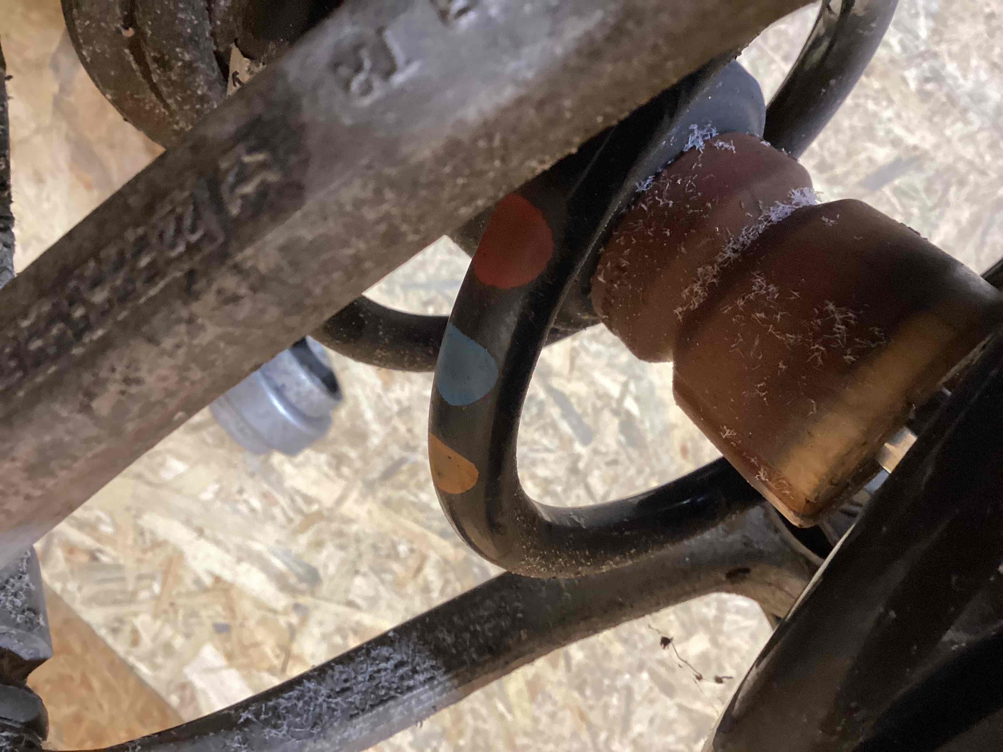 Кулак поворотный левый Porsche Macan 040226-105