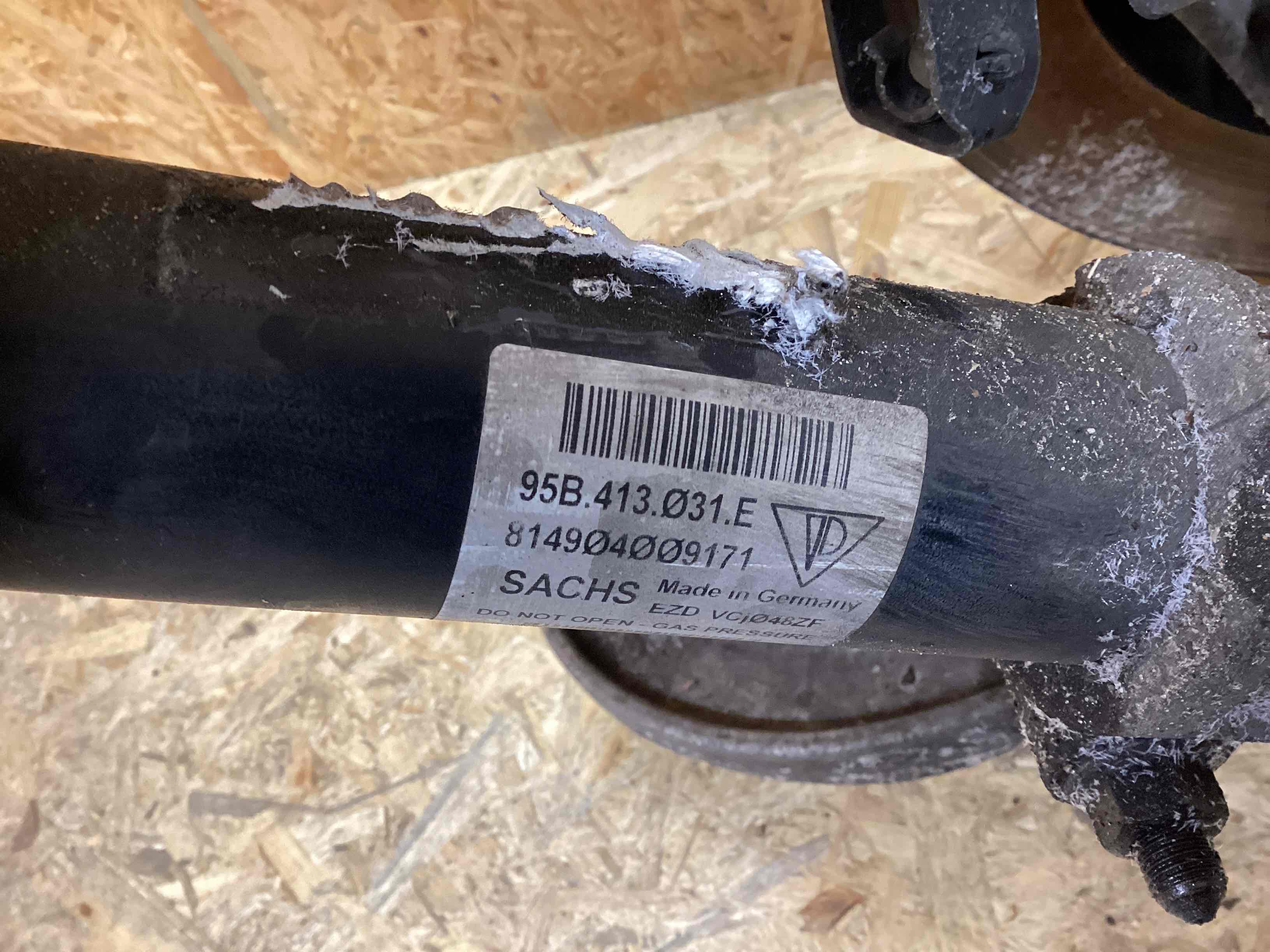 Кулак поворотный левый Porsche Macan 040226-105