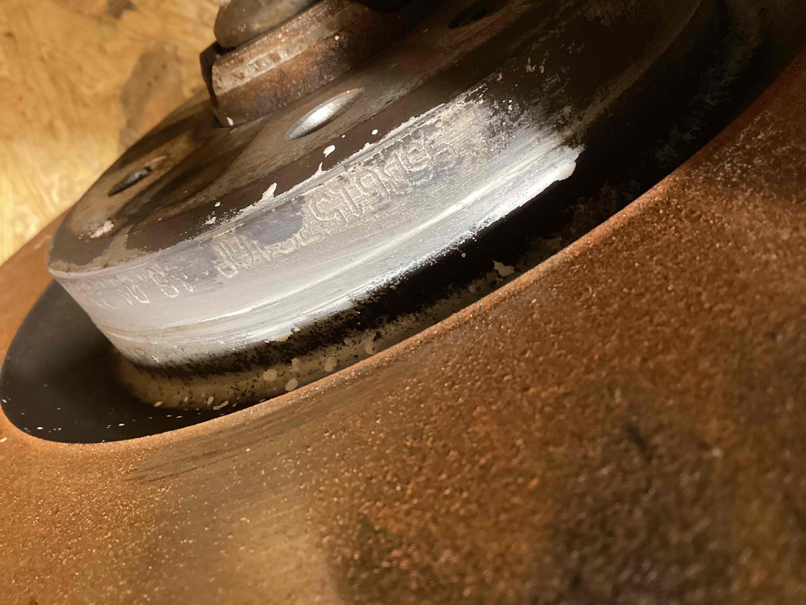 Кулак поворотный левый Porsche Macan 040226-105