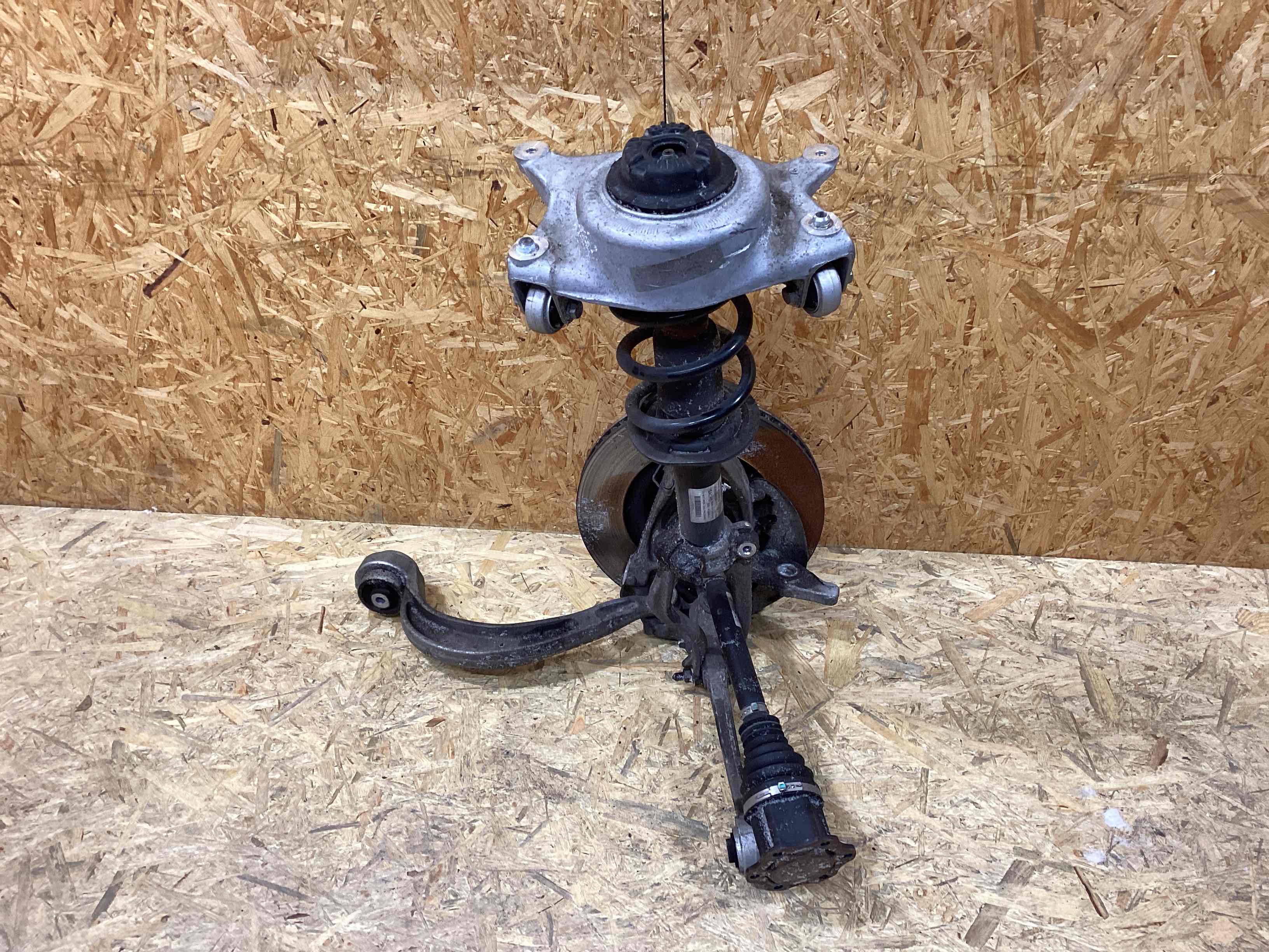 Кулак поворотный левый Porsche Macan 040226-105