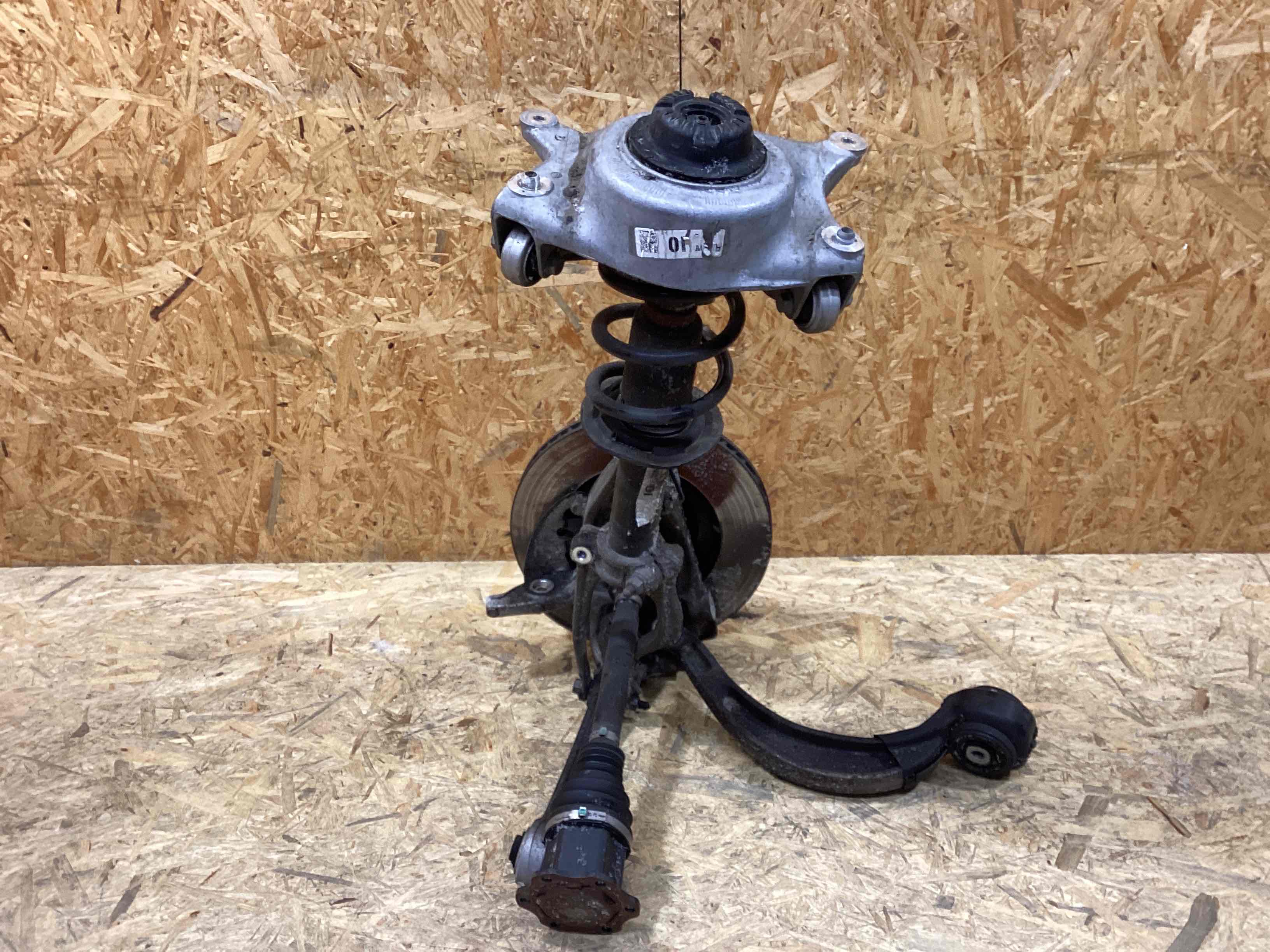 Кулак поворотный правый Porsche Macan 040226-106