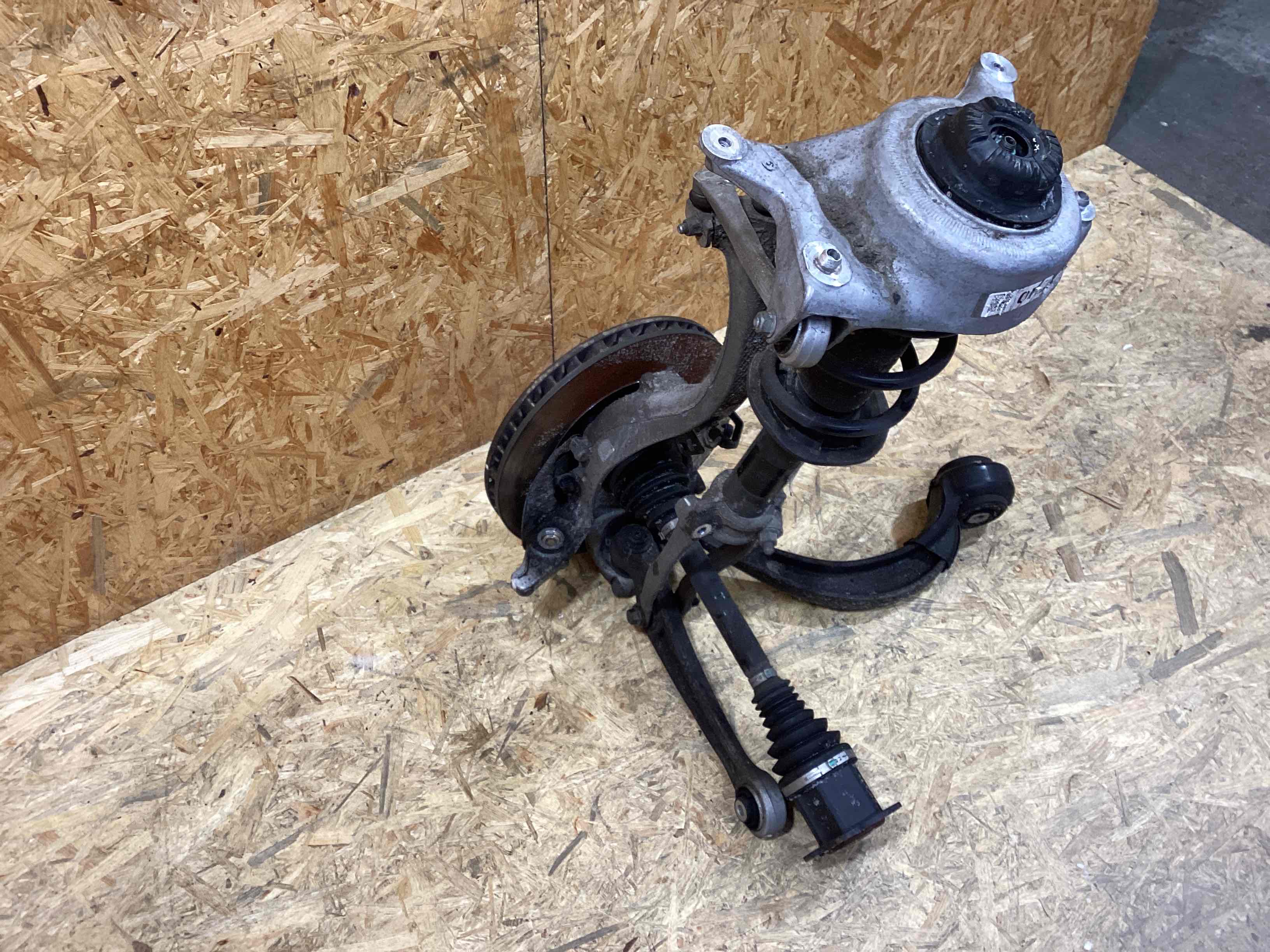 Кулак поворотный правый Porsche Macan 040226-106