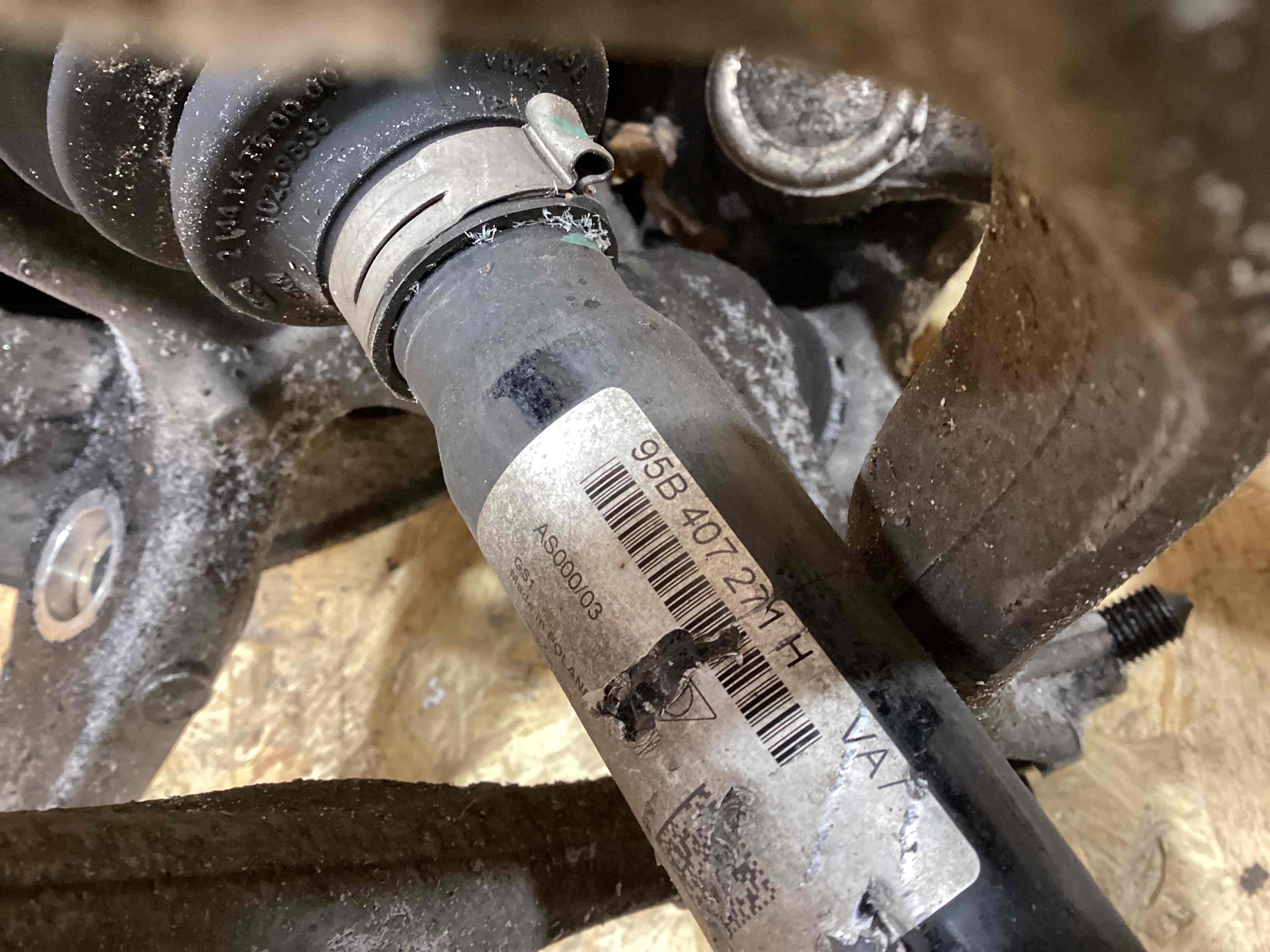 Кулак поворотный правый Porsche Macan 040226-106