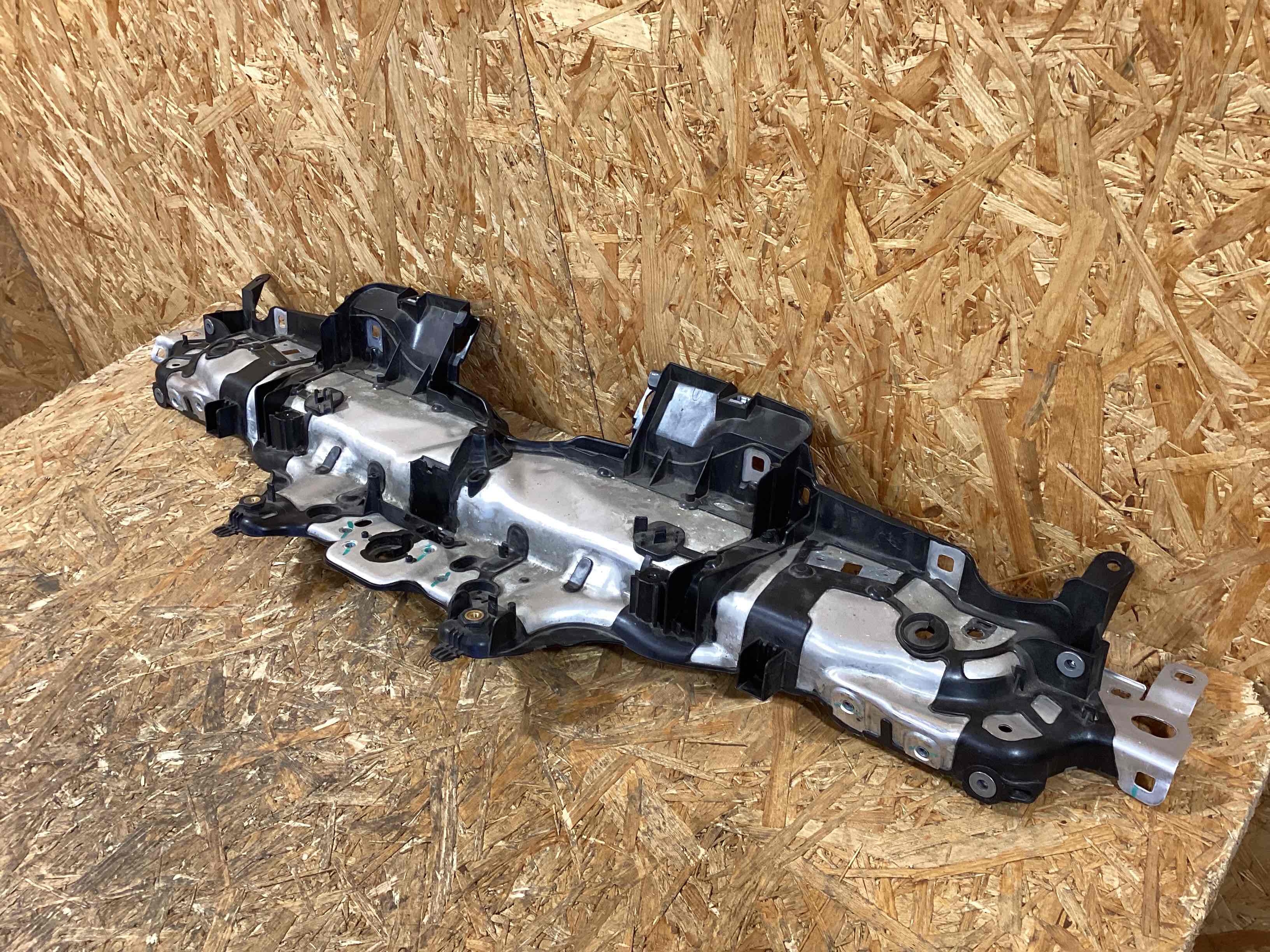 Передняя панель крепления облицовки (телевизор) Porsche Macan 040326-105