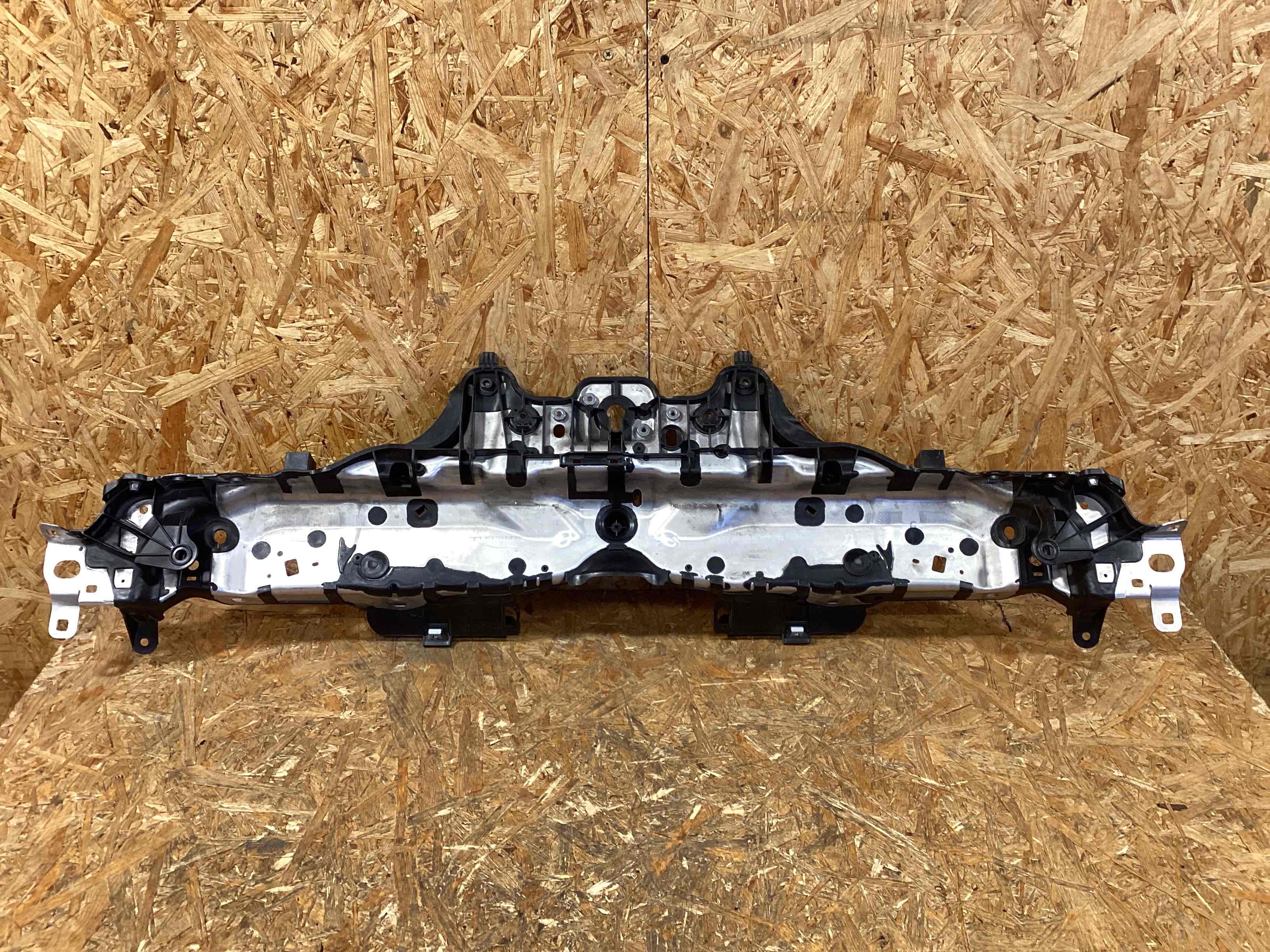 Передняя панель крепления облицовки (телевизор) Porsche Macan 040326-105