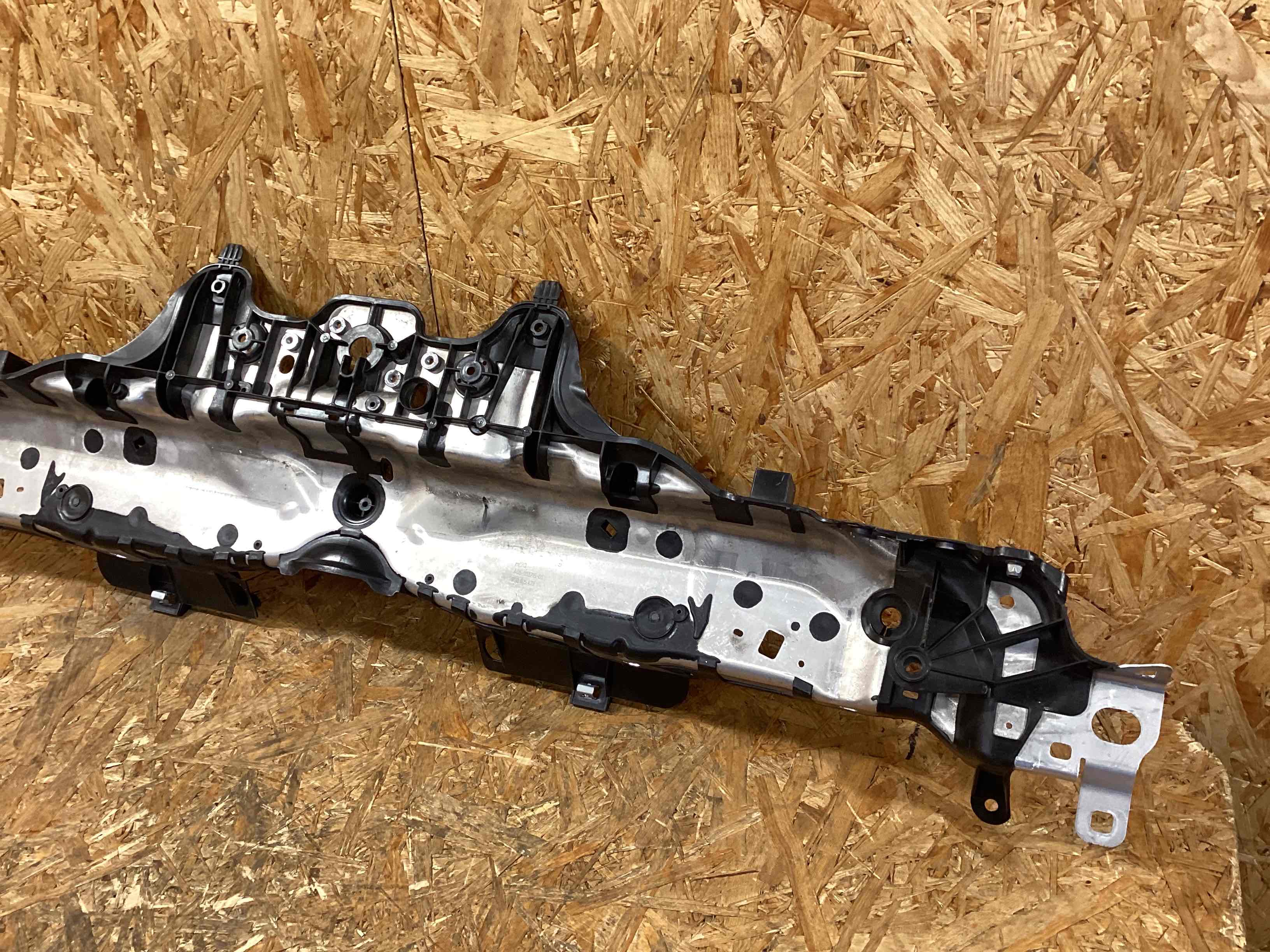 Передняя панель крепления облицовки (телевизор) Porsche Macan 040326-105