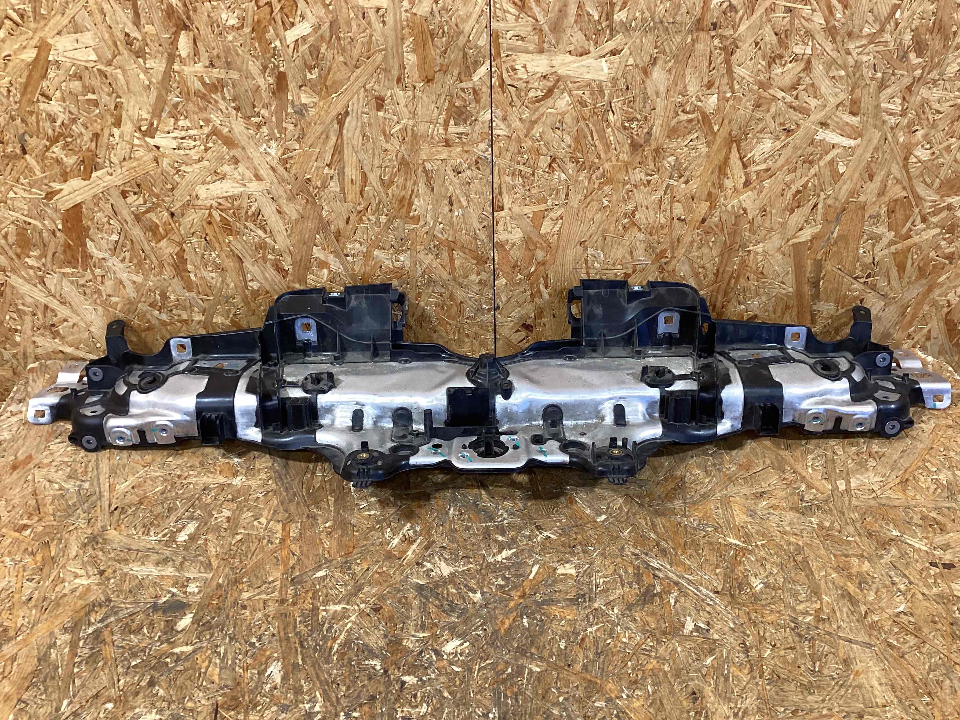 Передняя панель крепления облицовки (телевизор) Porsche Macan 040326-105