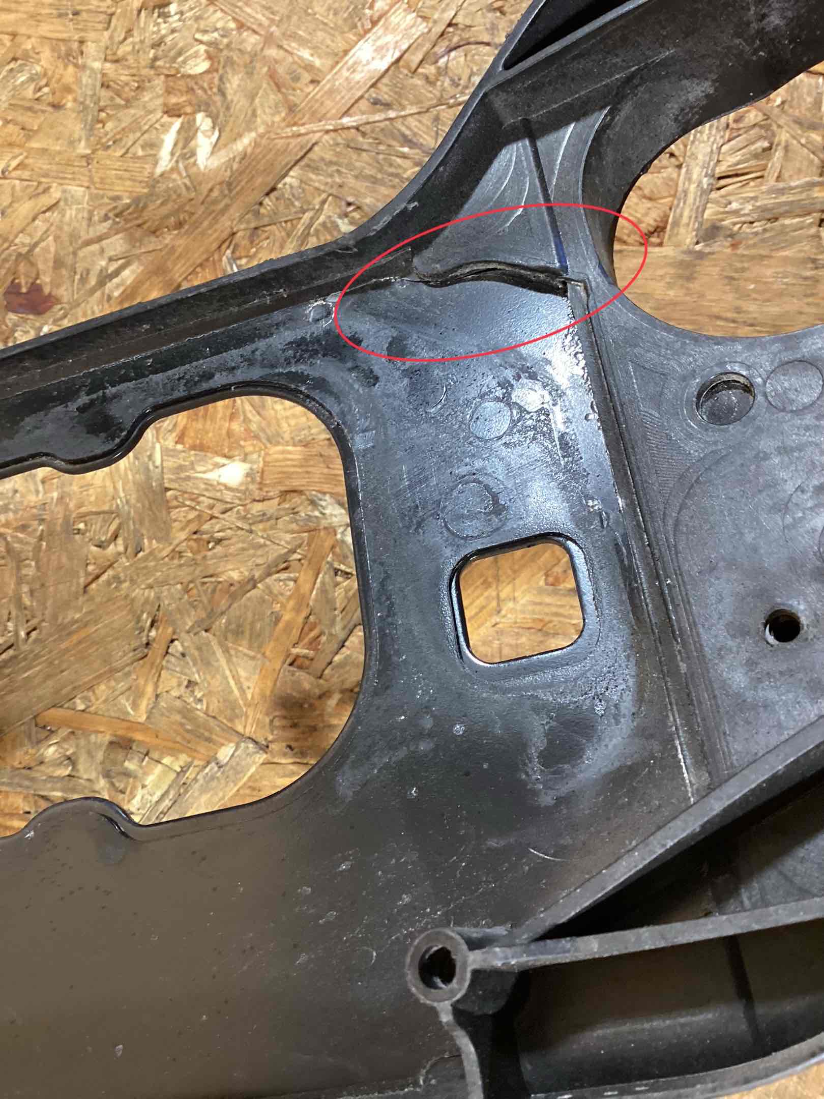 Опора радиатора, крепление/кронштейн, уплотнитель радиатора Porsche Macan 040326-109