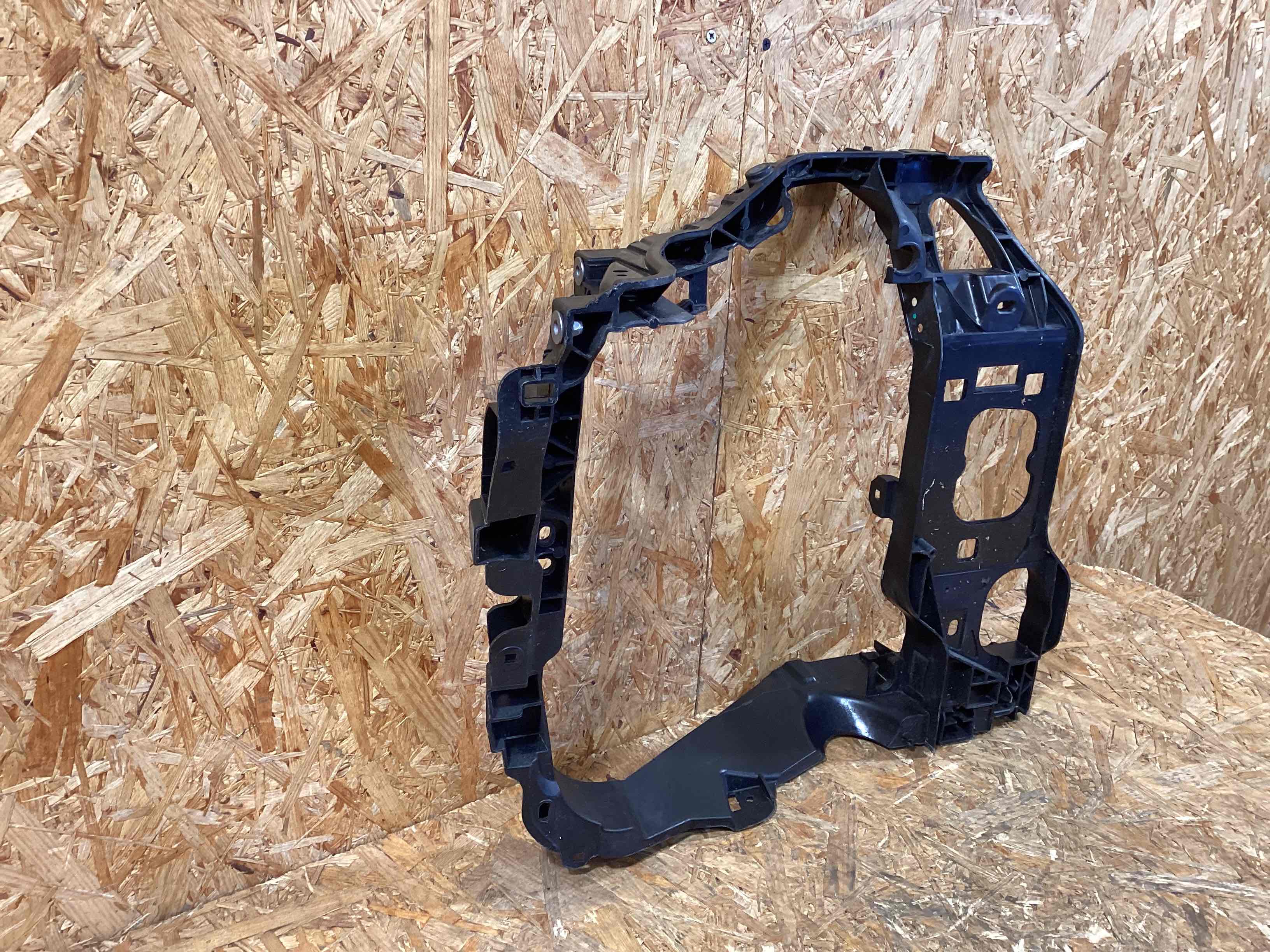 Опора радиатора, крепление/кронштейн, уплотнитель радиатора Porsche Macan 040326-111