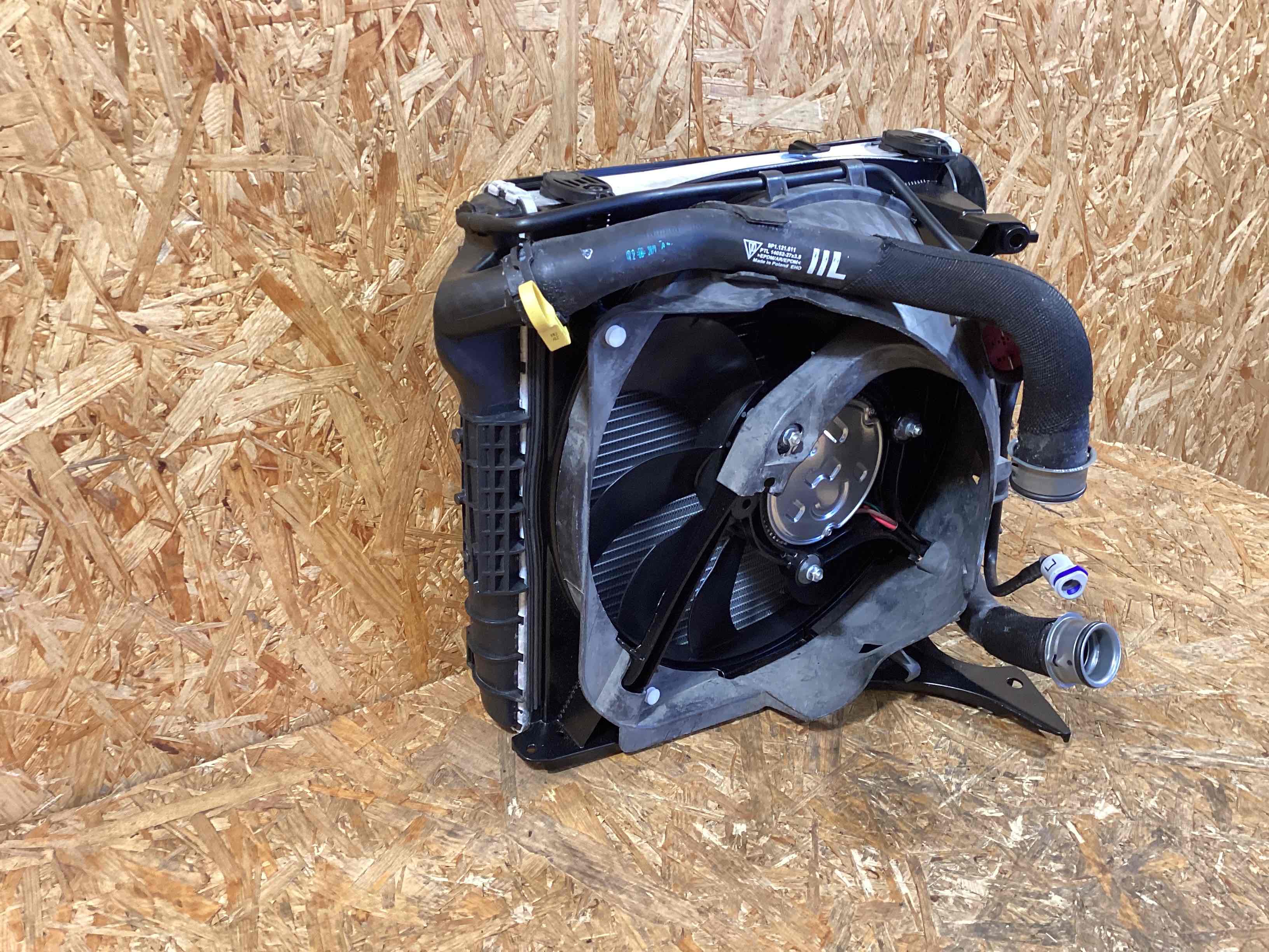 Кассета радиаторов Porsche 911 040326-115