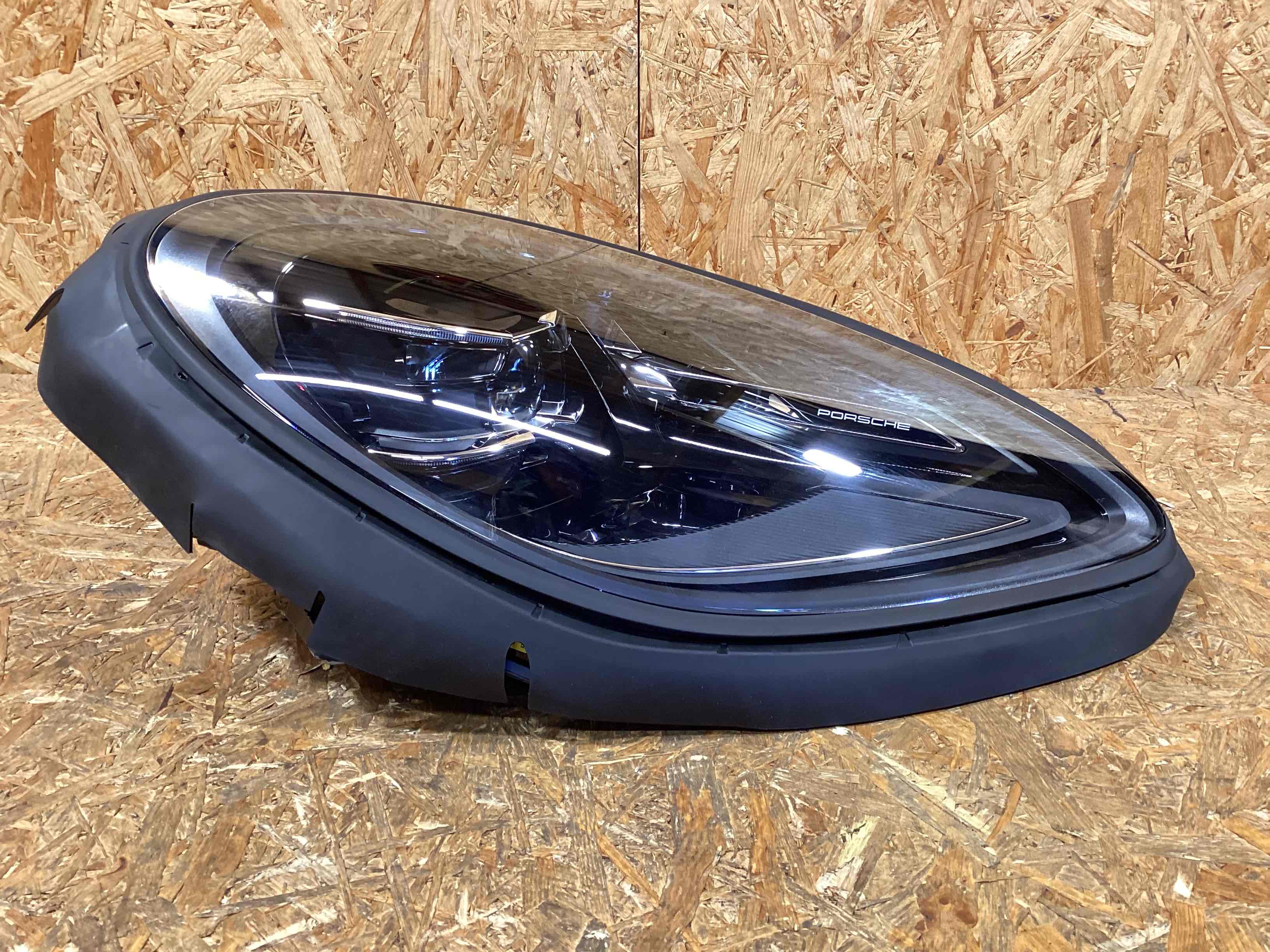 Фара правая Porsche Macan 040326-131