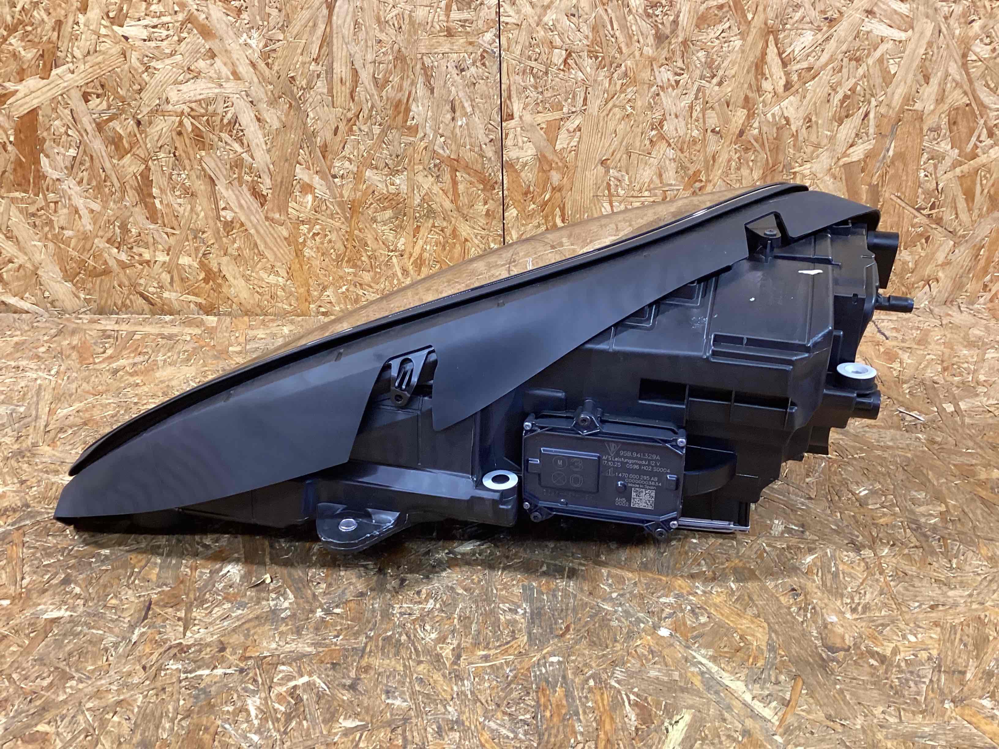 Фара правая Porsche Macan 040326-131