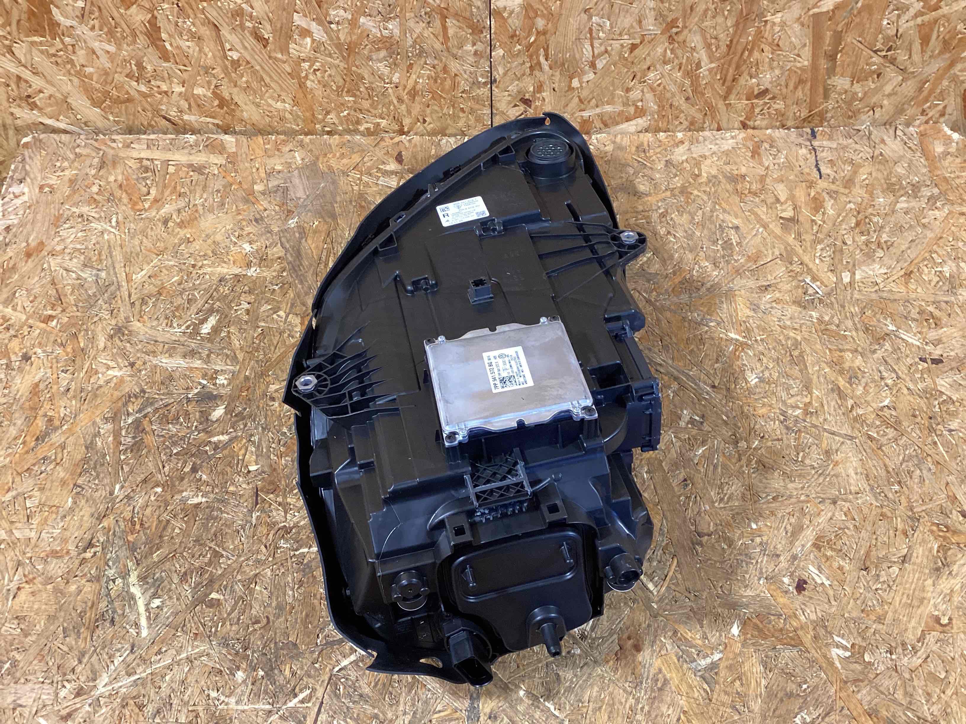 Фара правая Porsche Macan 040326-131