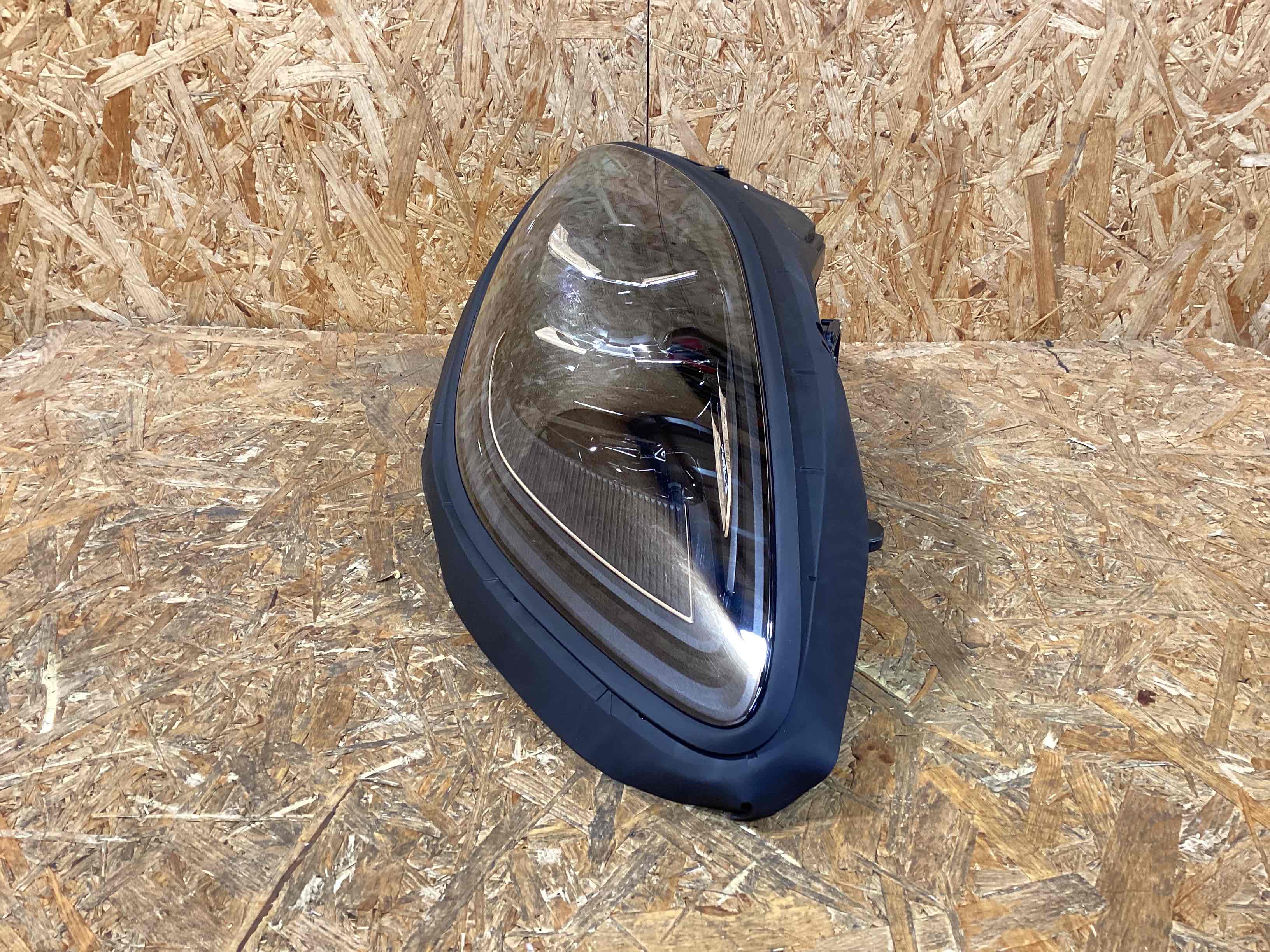 Фара правая Porsche Macan 040326-131