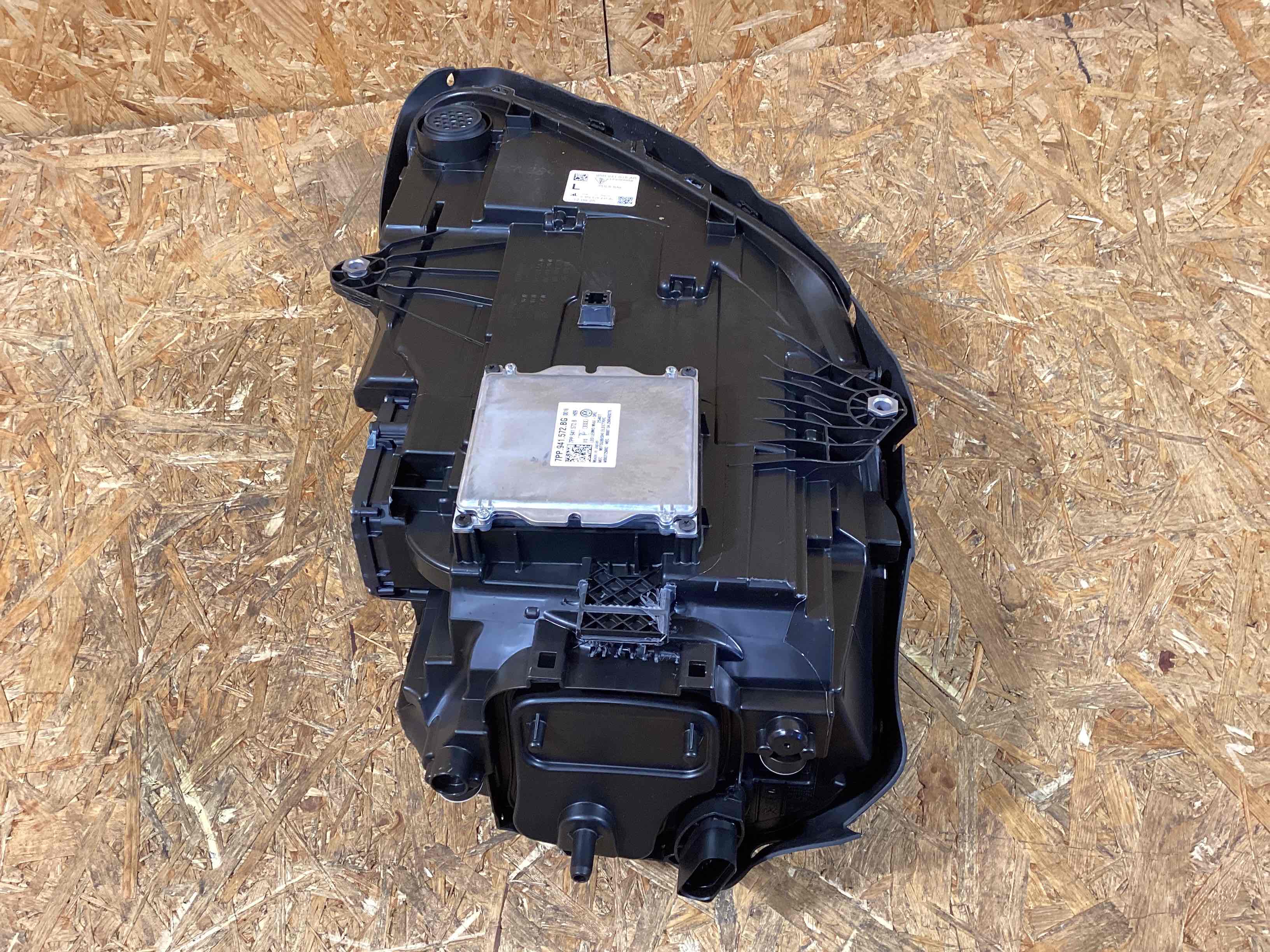 Фара правая Porsche Macan 040326-133