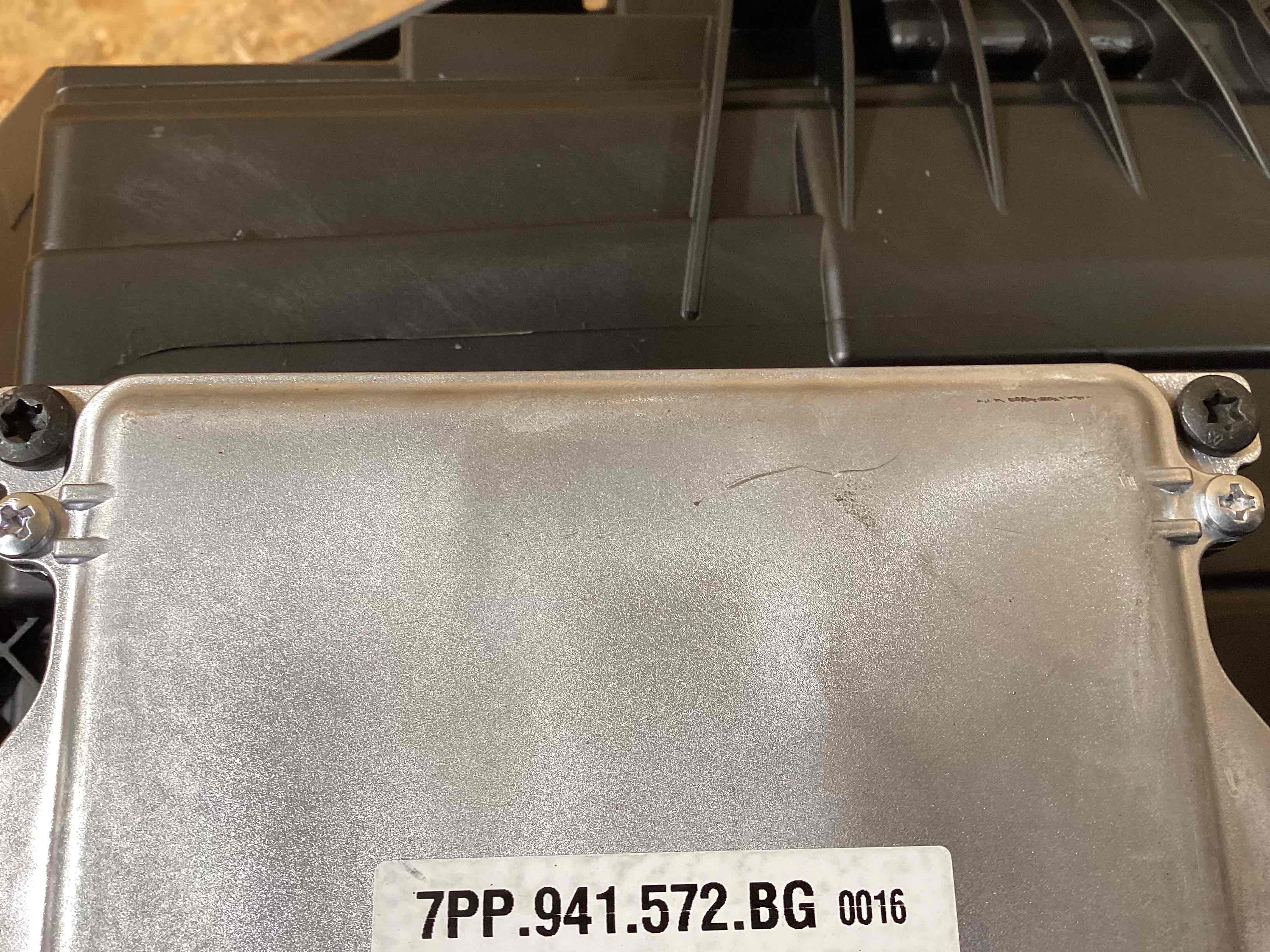 Фара правая Porsche Macan 040326-133