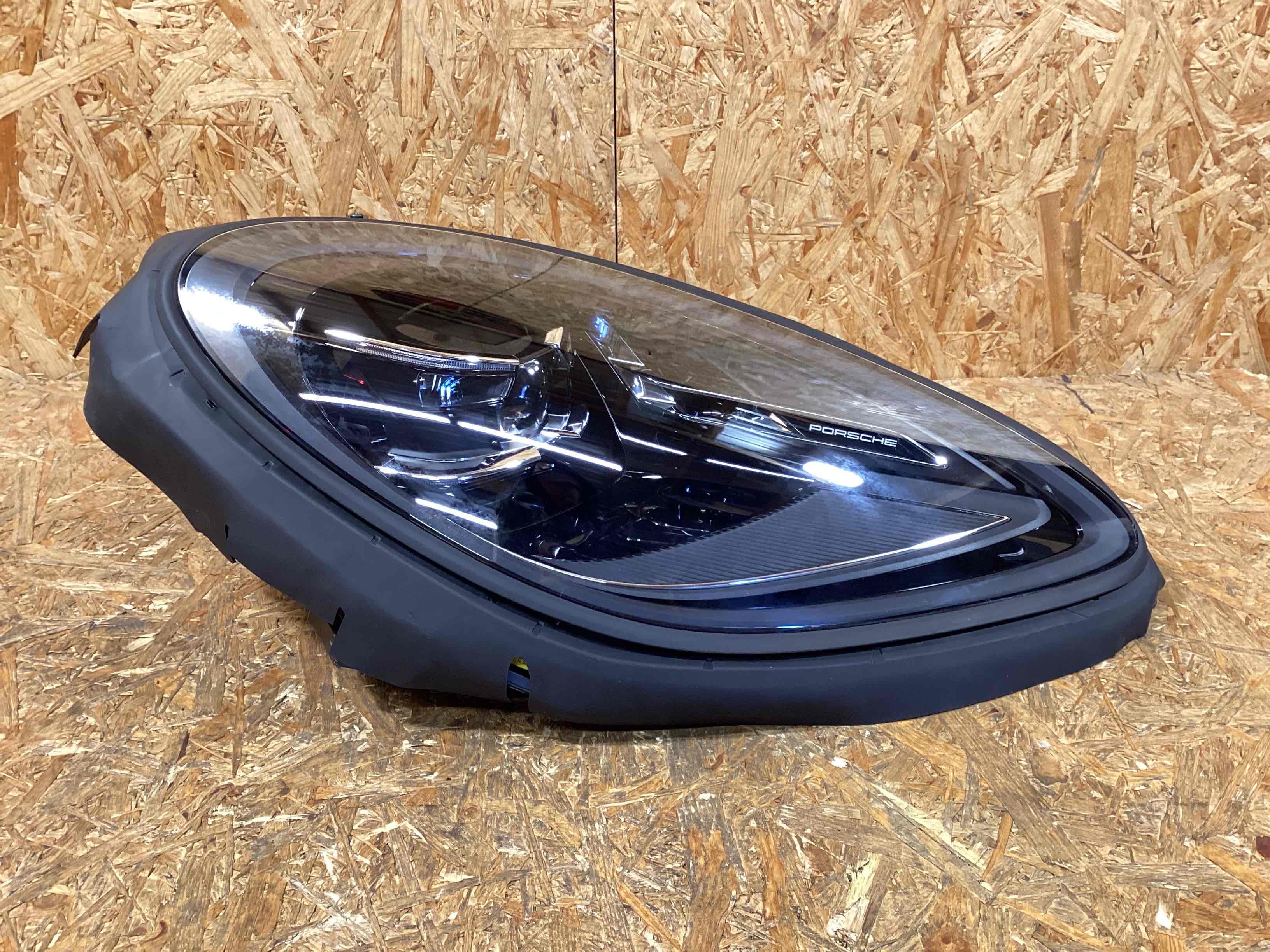 Фара правая Porsche Macan 040326-133