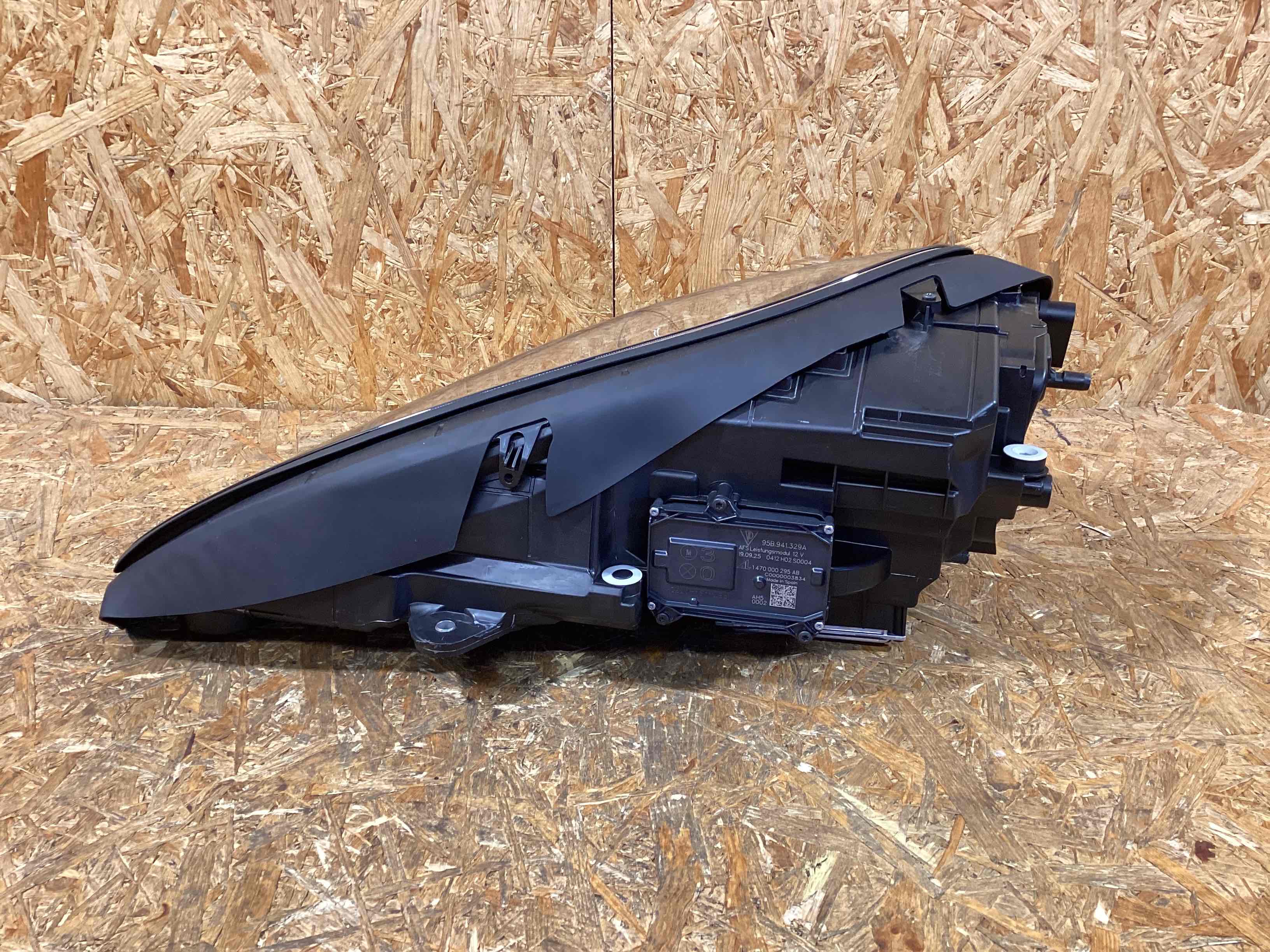 Фара правая Porsche Macan 040326-133