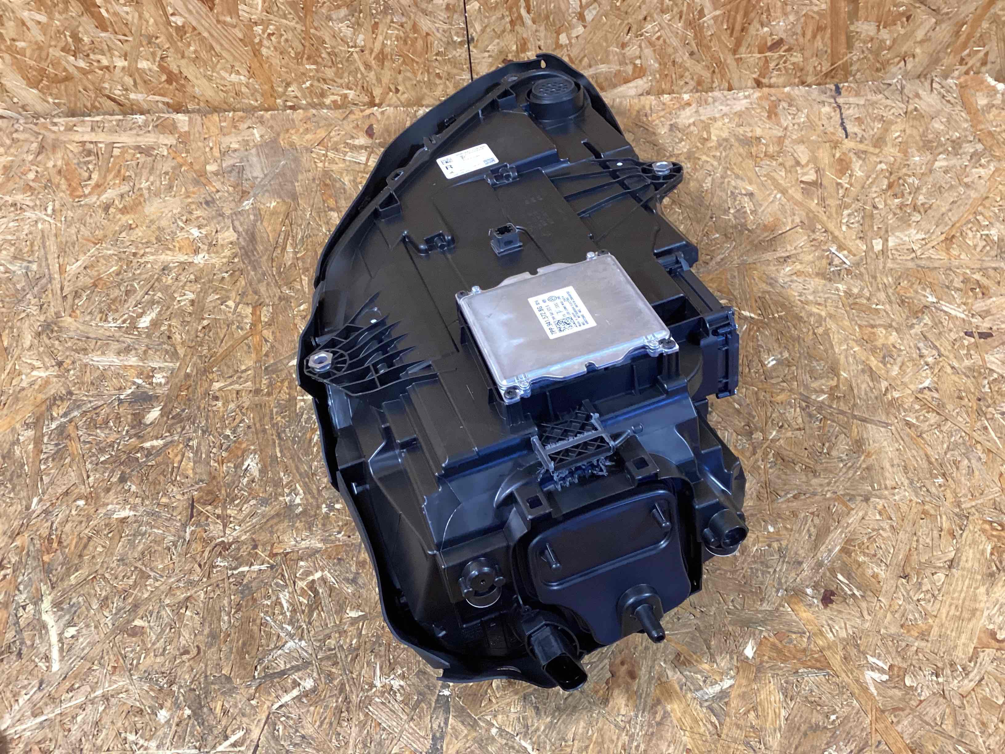 Фара правая Porsche Macan 040326-133