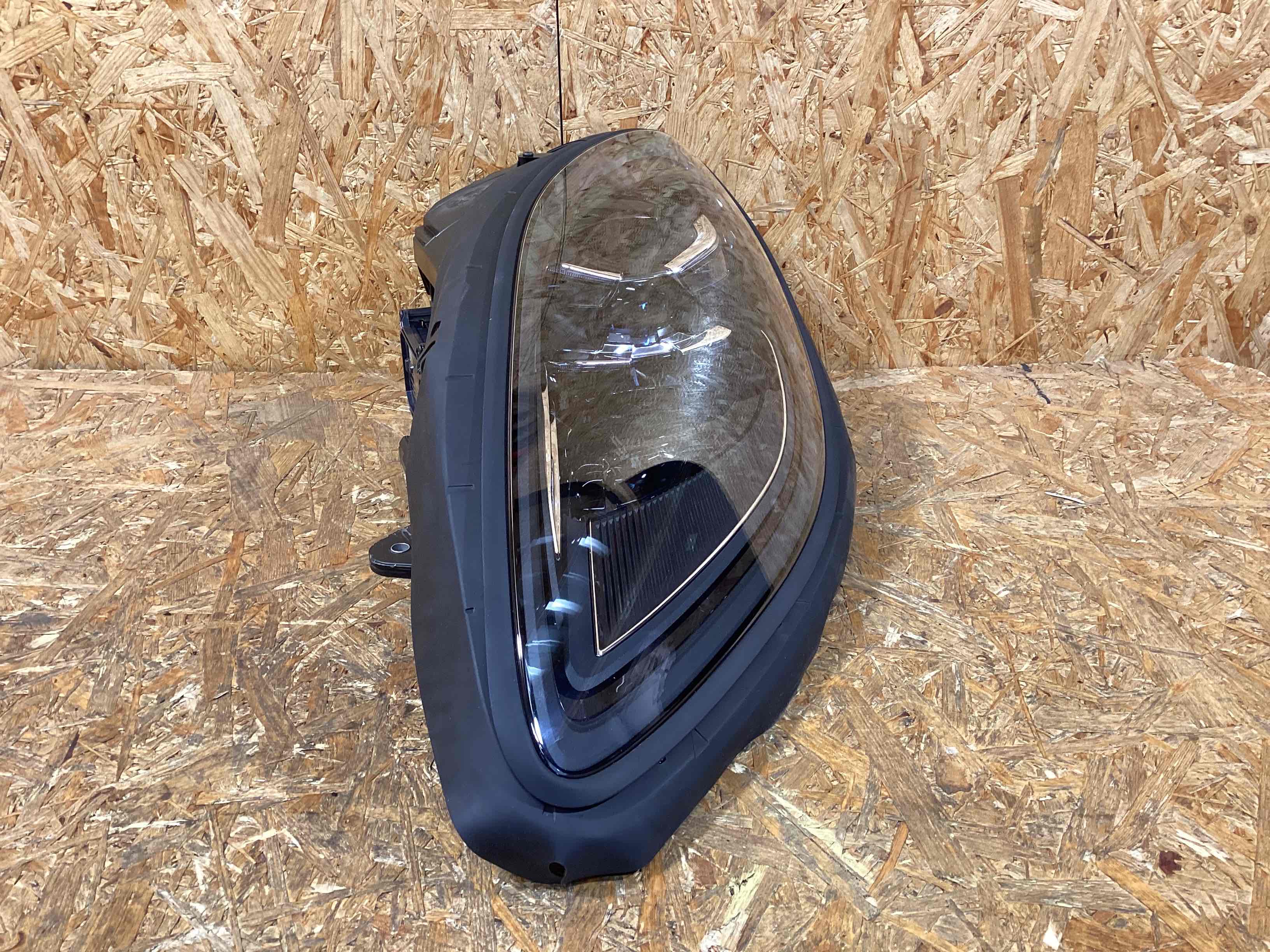 Фара правая Porsche Macan 040326-133