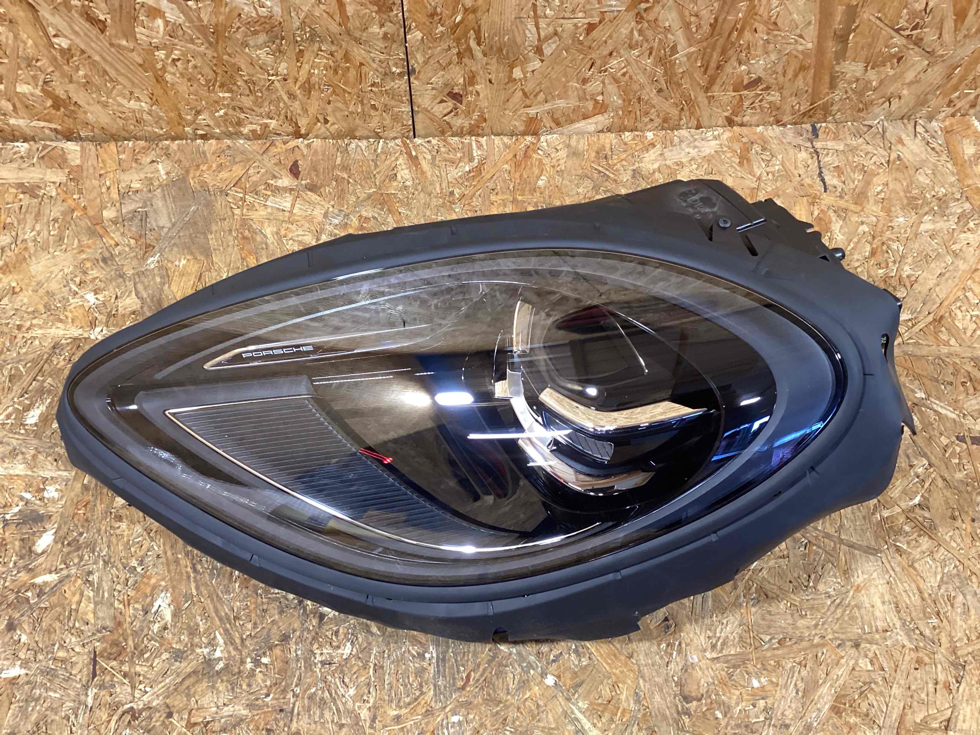 Фара правая Porsche Macan 040326-133