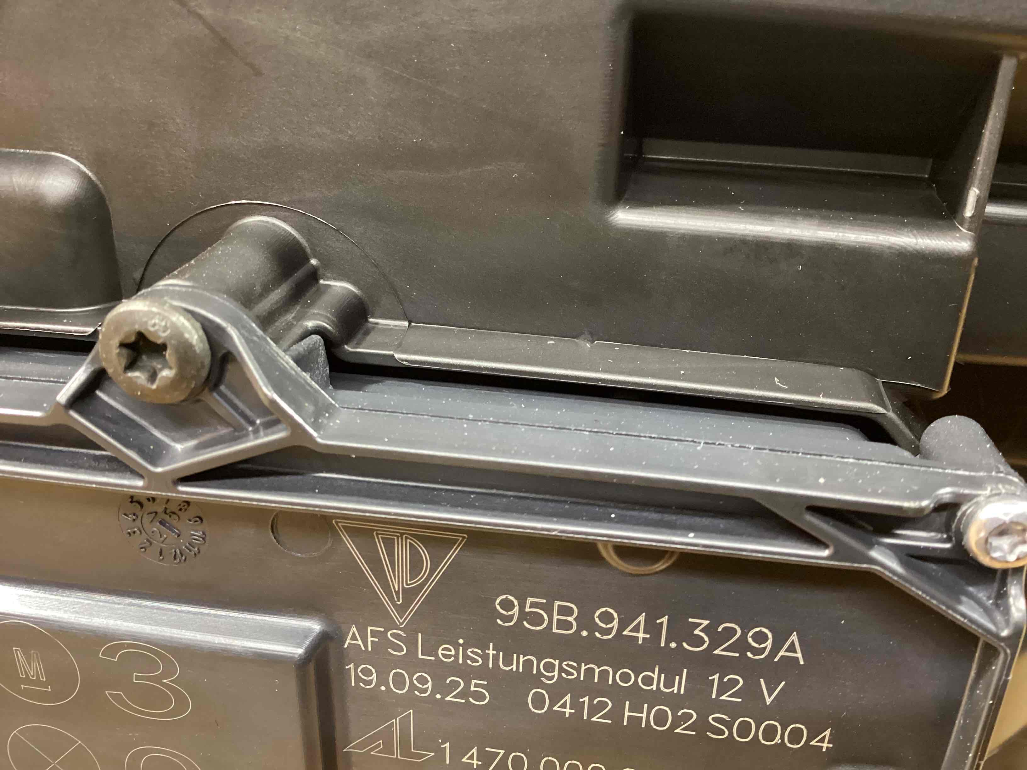 Фара левая Porsche Macan 040326-134